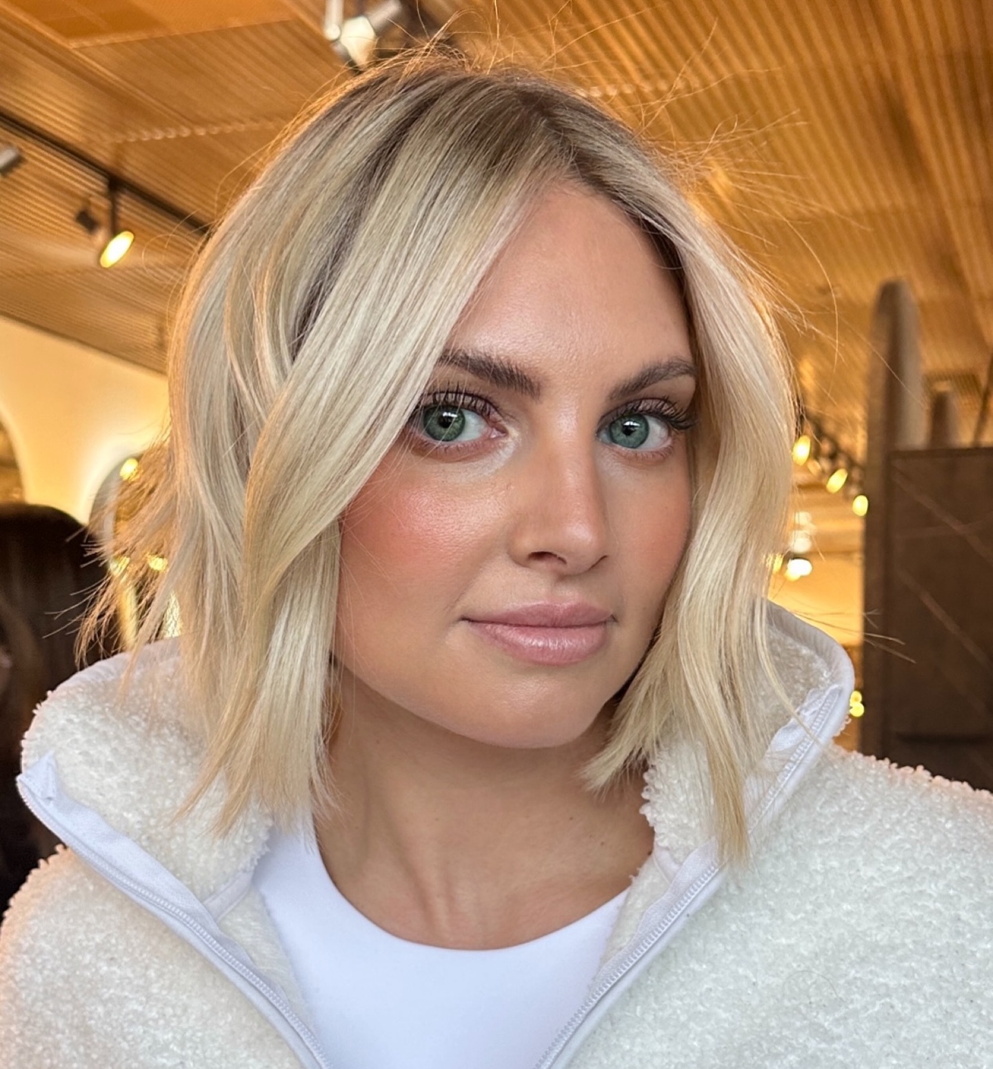 Platinum-Blend Collar-Length Lob with Curtain-Framed Razored Ends
