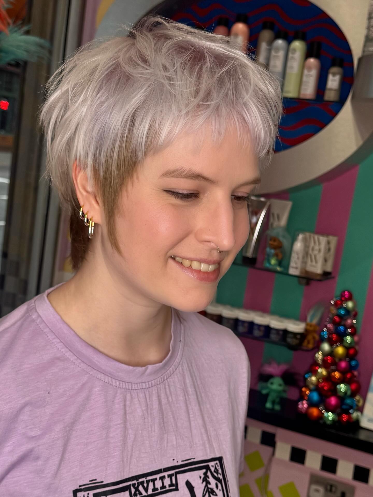 Platinum Razor-Textured Short Shag with Shadow Nape
