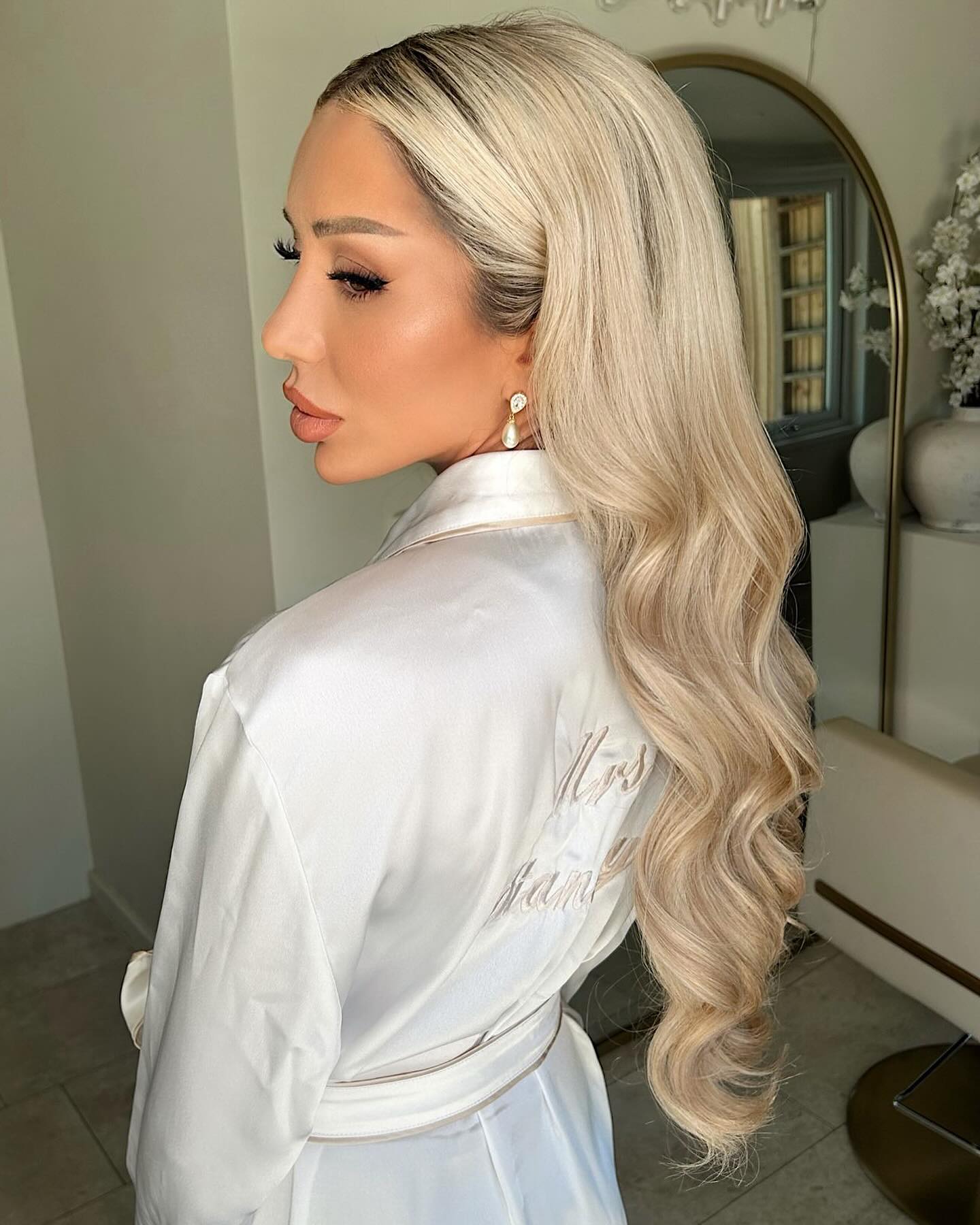 Platinum Root-Shadow Glam Waves with Mid-Back Length