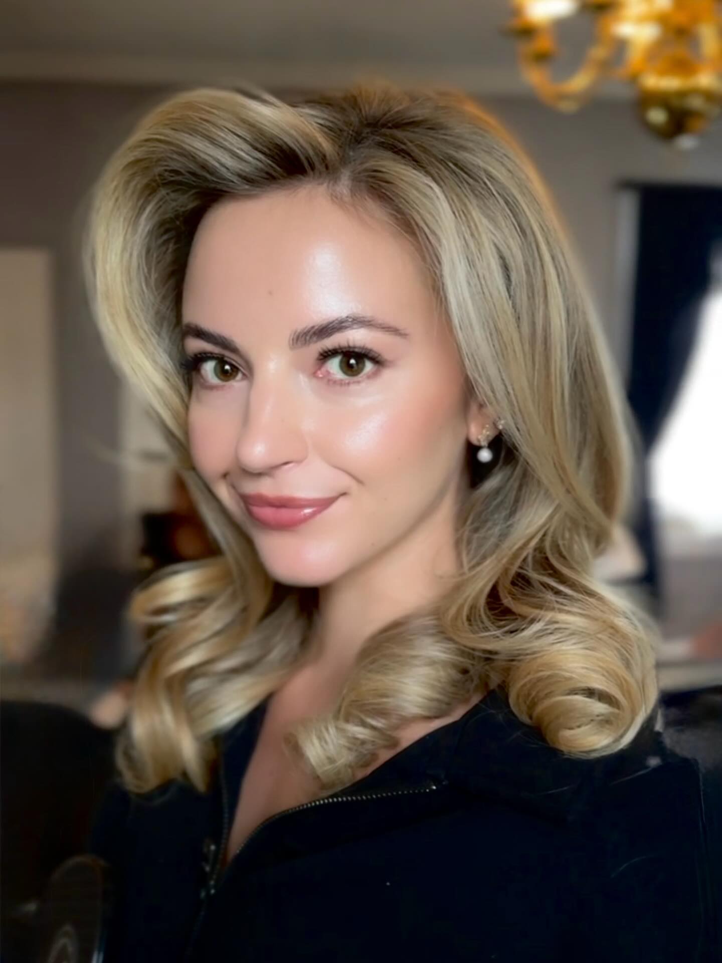 Polished 90s Blonde Blowout with Deep Side Part