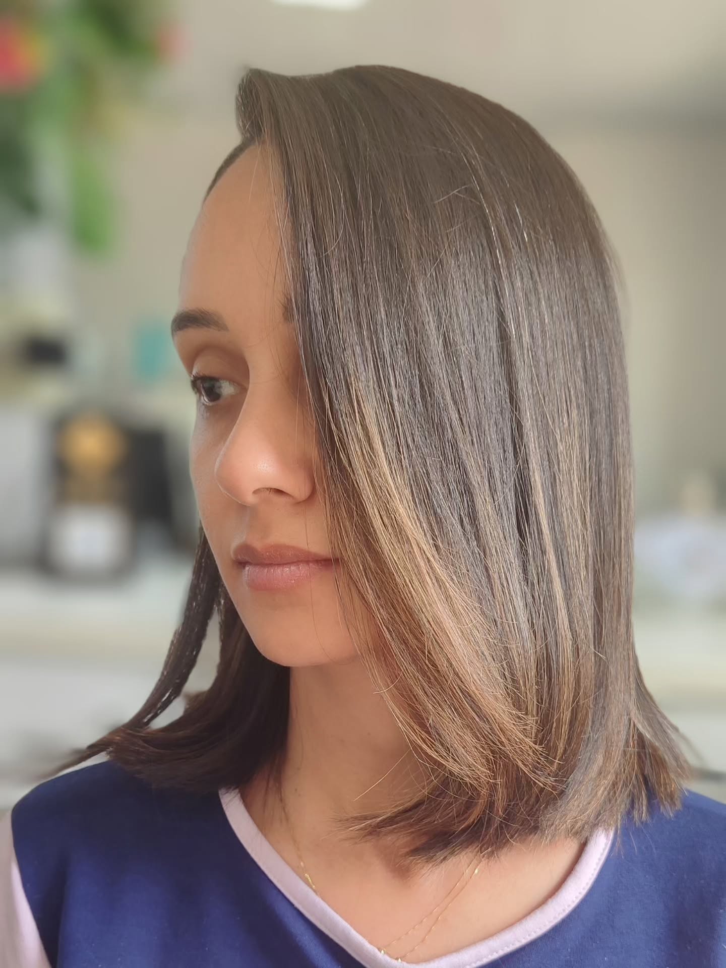 Polished Side-Part Mid-Length Lob with Interior Graduation