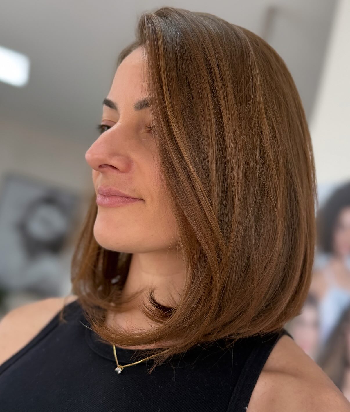 Rounded Shoulder-Length Lob with Subtle Under-Graduation