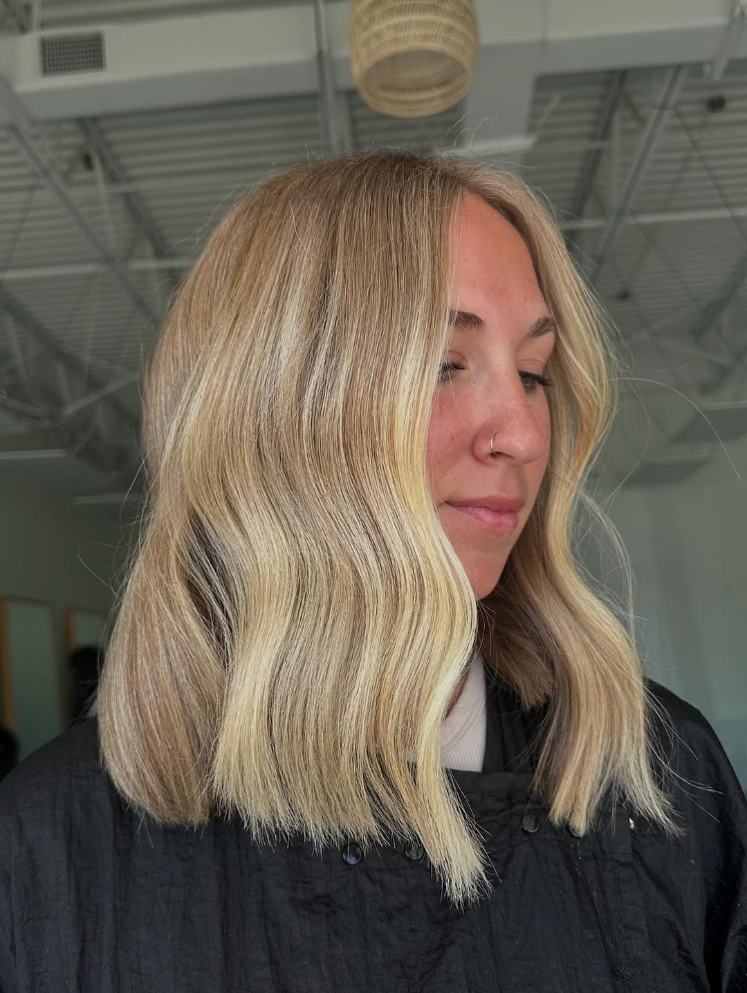 Sculpted Blonde Collarbone Lob with Soft Internal Graduation