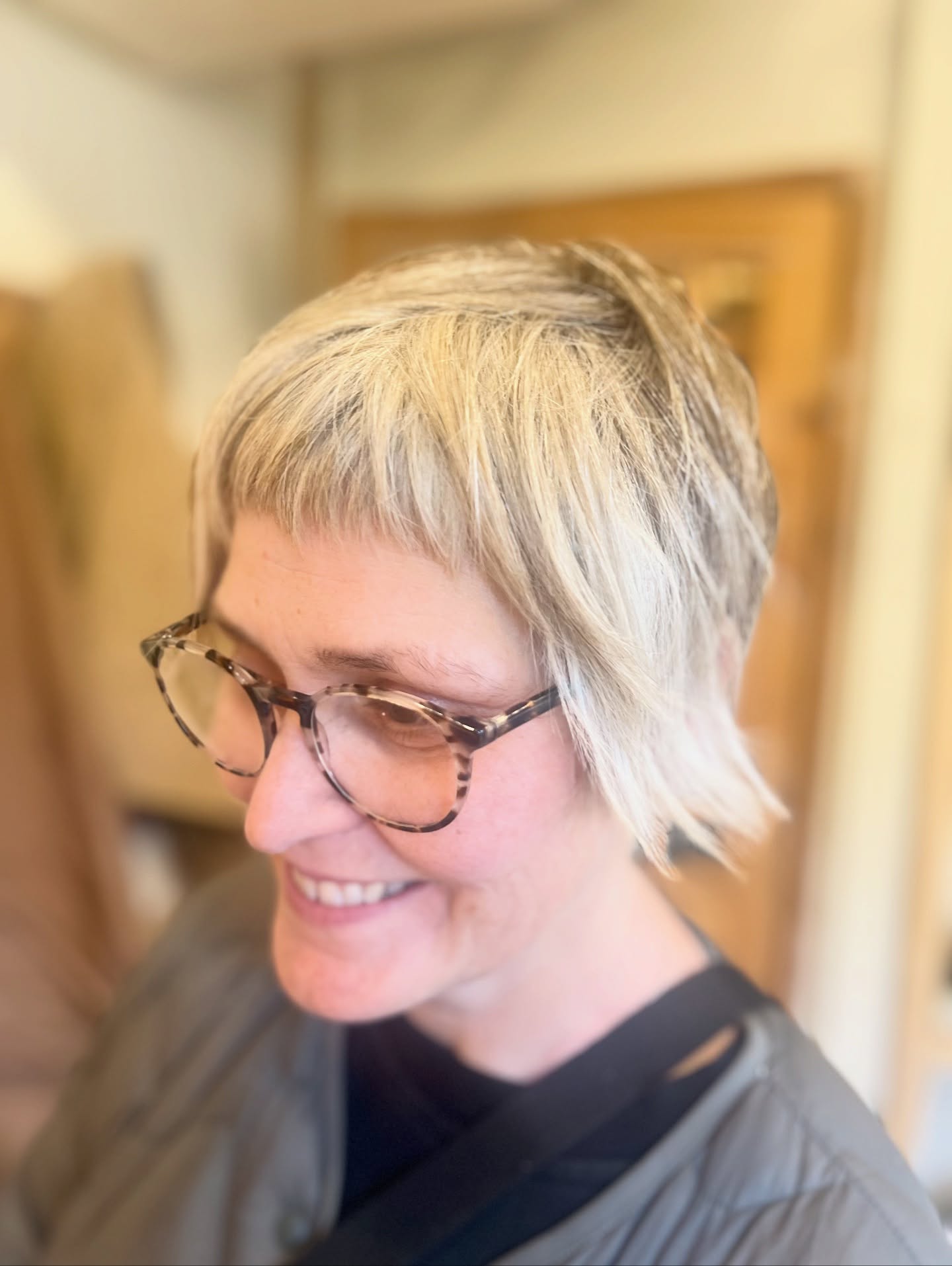 Short Choppy Micro-Bang Crop with Ear-Grazing Layers