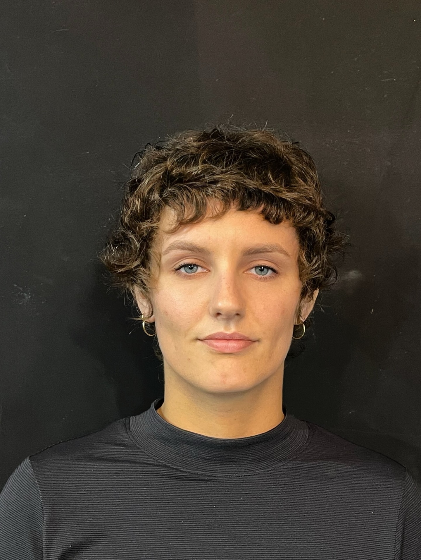 Short Curly Micro-Bob with Tapered Interior and Crescent Micro-Bangs