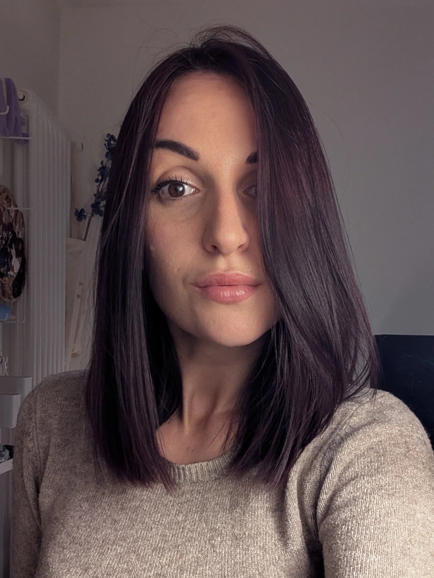 Sleek Blunt Lob with Internal Face-Framing Layers