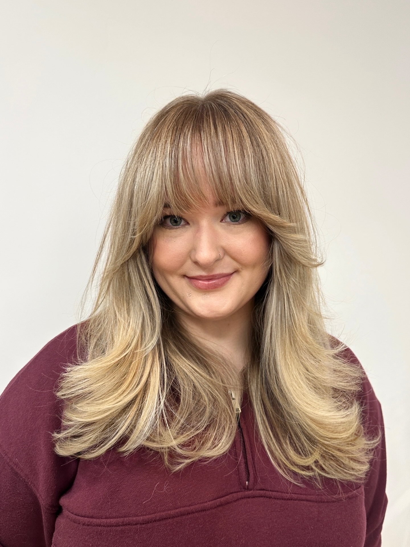 Soft Ash-Beige Shag with Micro-Feathered Curtain Fringe