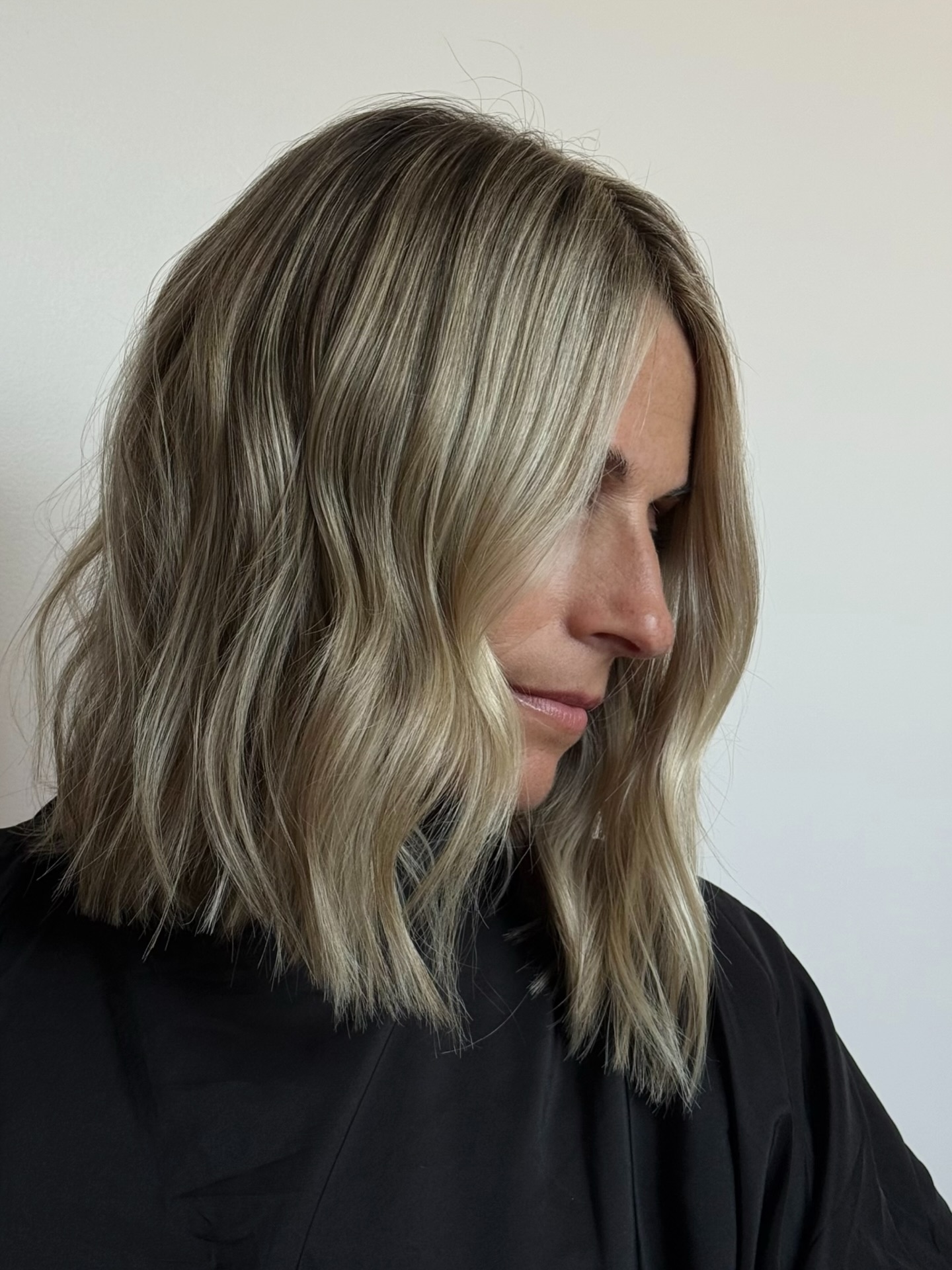 Soft Ash Blonde Textured Mid-Lob with Cheek-Framing Slices