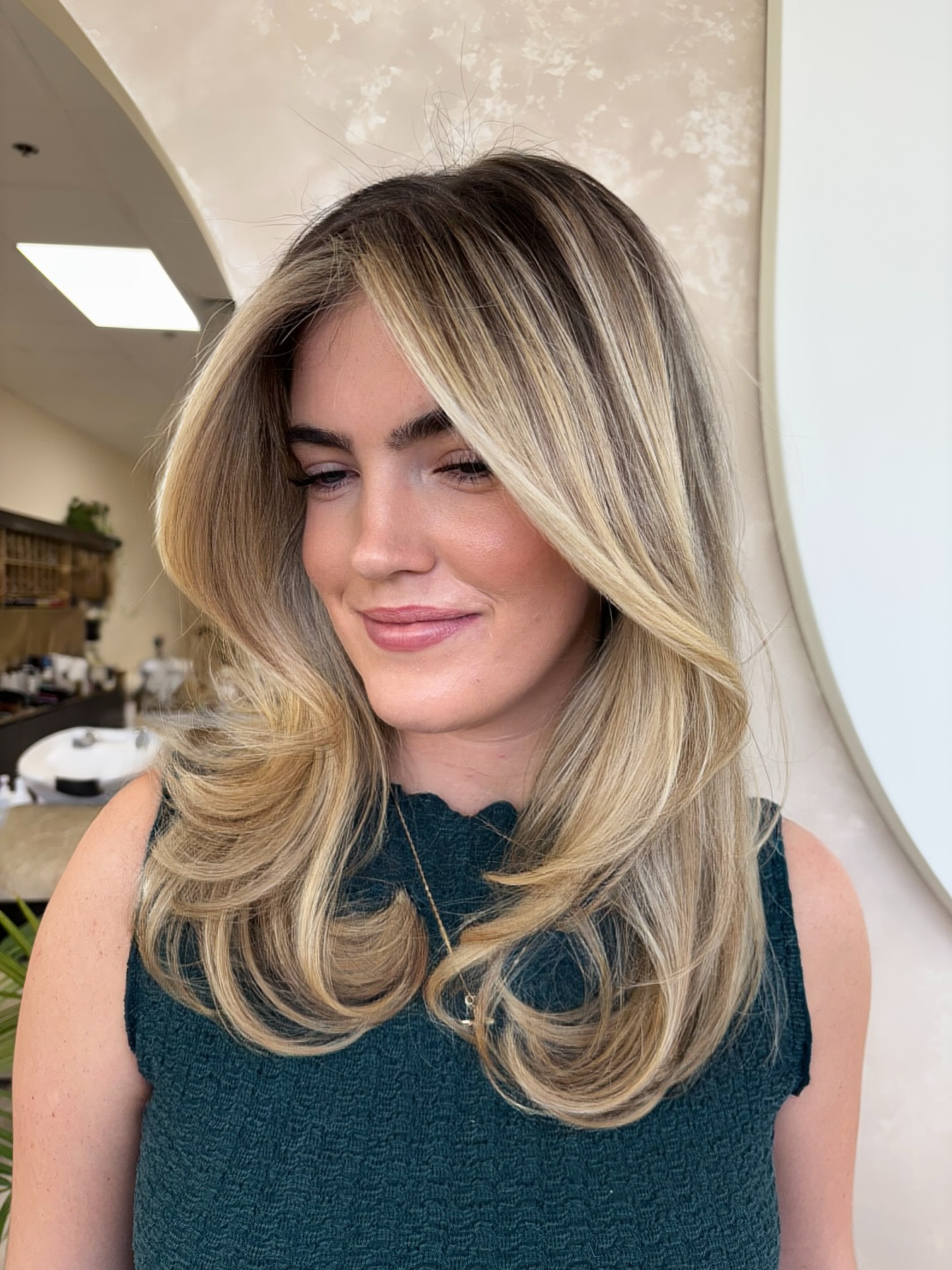 Soft Blonde Face-Framing Layered Mid-Length Blowout with Root Shadow