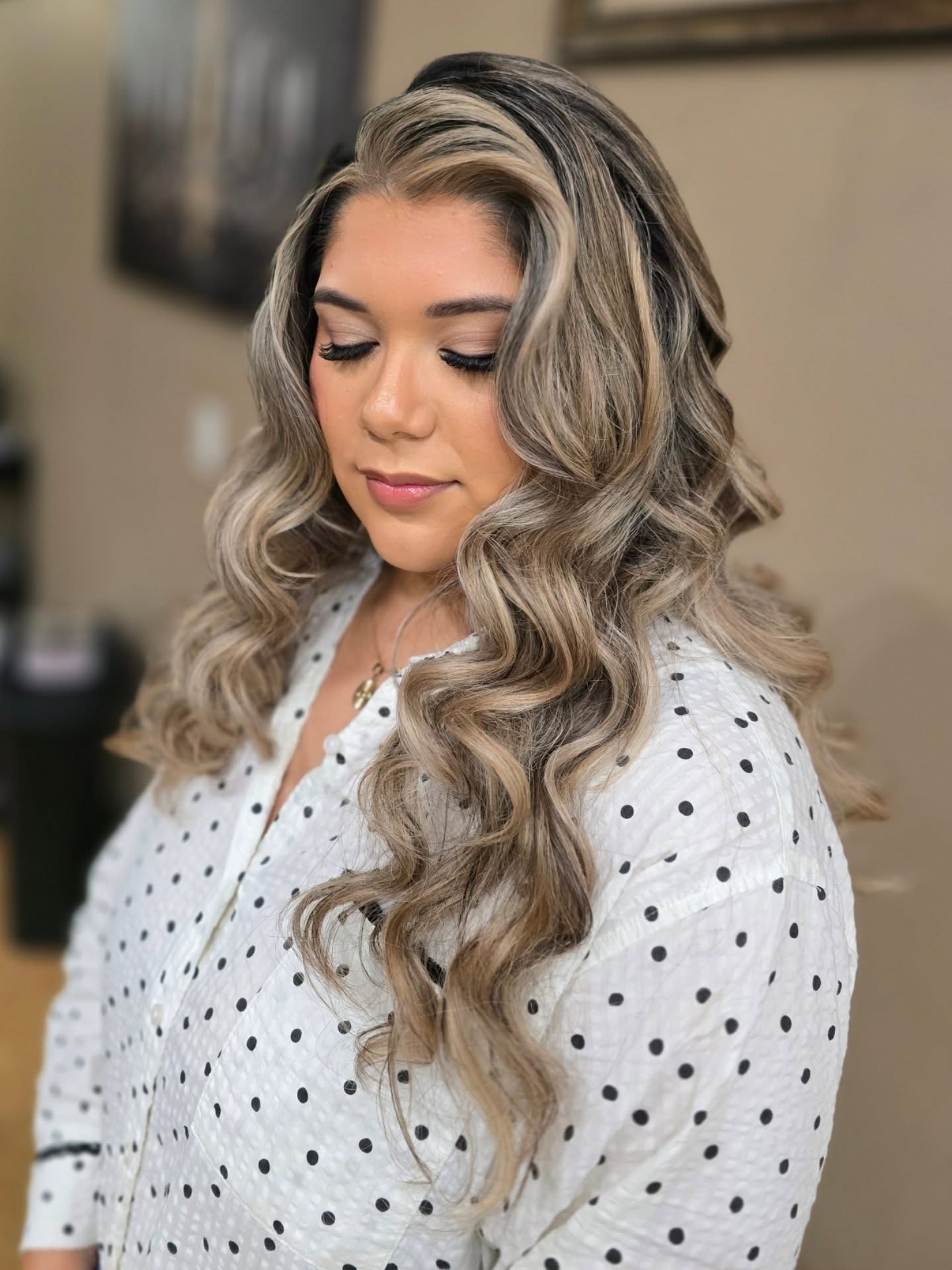 Soft S-Wave Long Layers with Silver-Beige Face-Framing Balayage