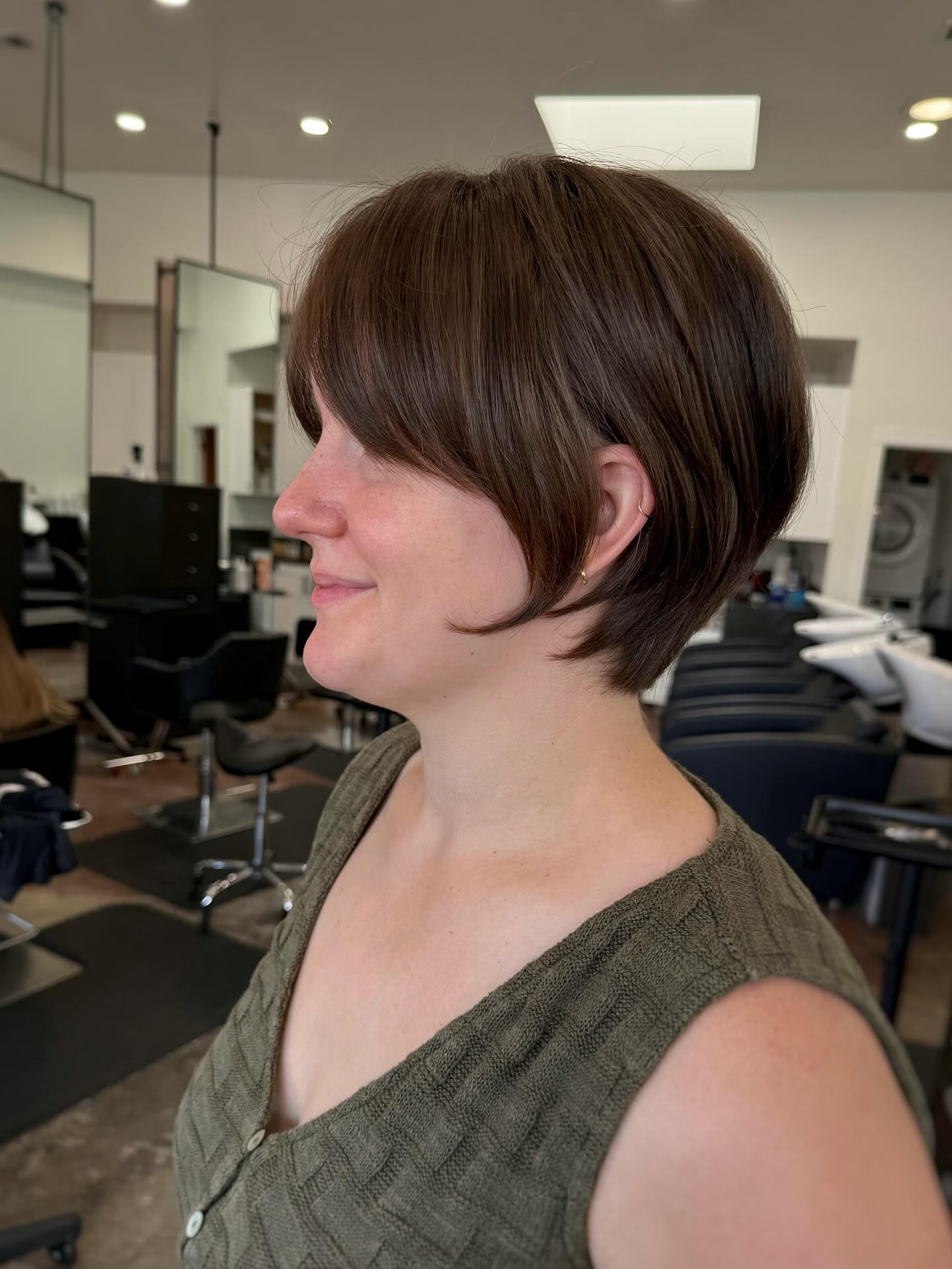 Stacked Chestnut Pixie-Bob with Ear-Grazing Fringe