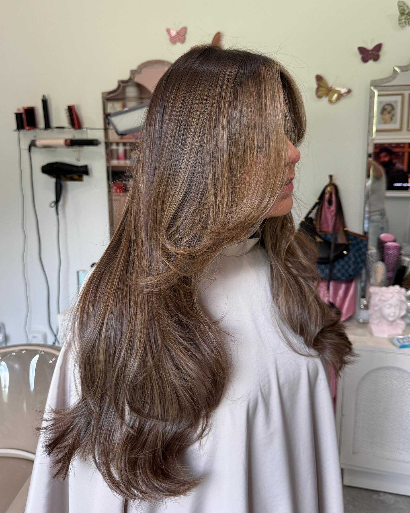 Sunlit Bronde Long Layers with Sweeping Face‑Framing Flips