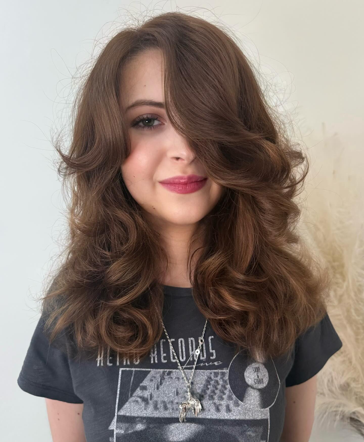 Voluminous 90s Curtain Layers with Rounded Barrel Blowout