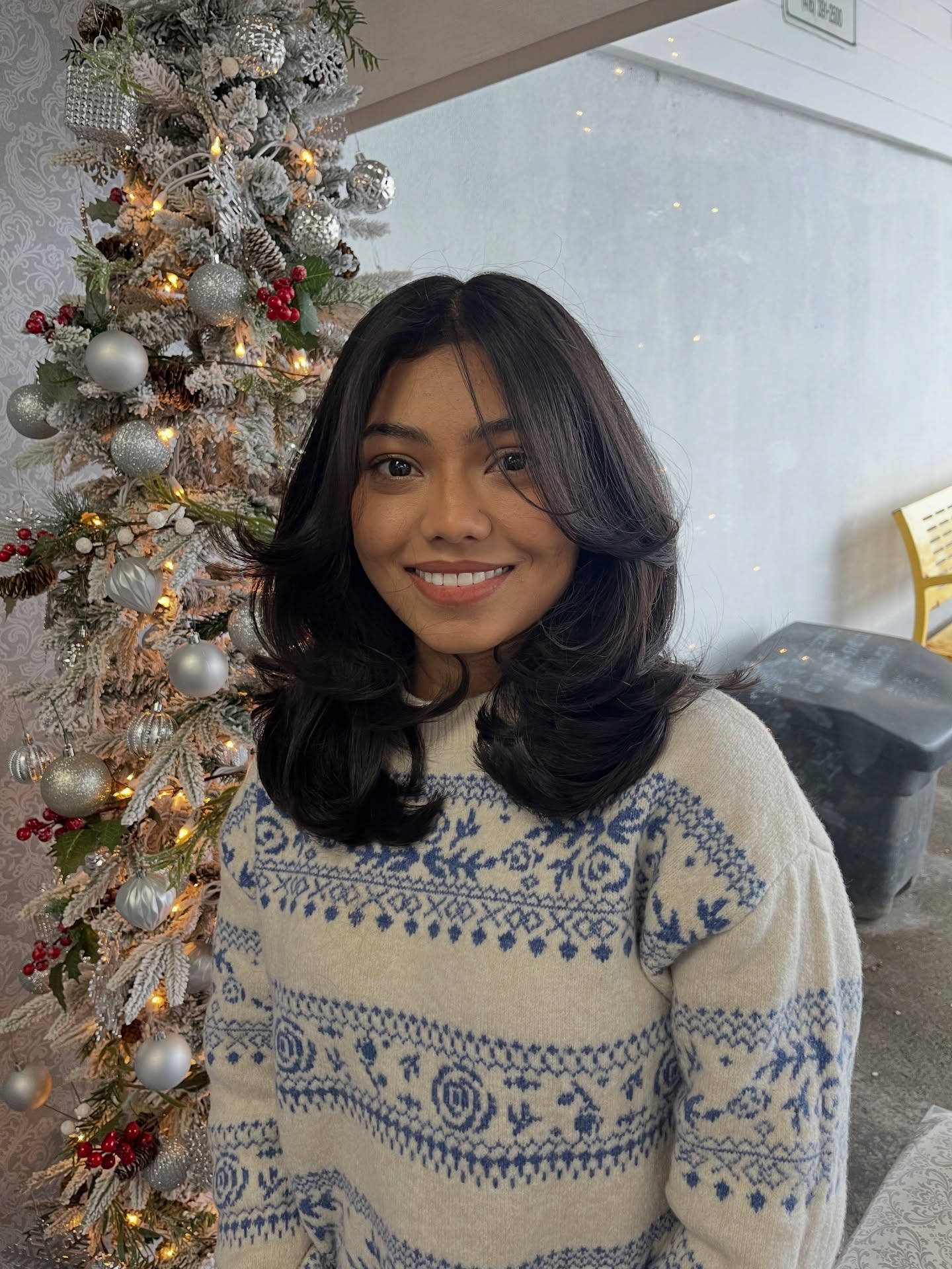 Voluminous Shoulder-Length Feathered Blowout with Face-Framing Layers