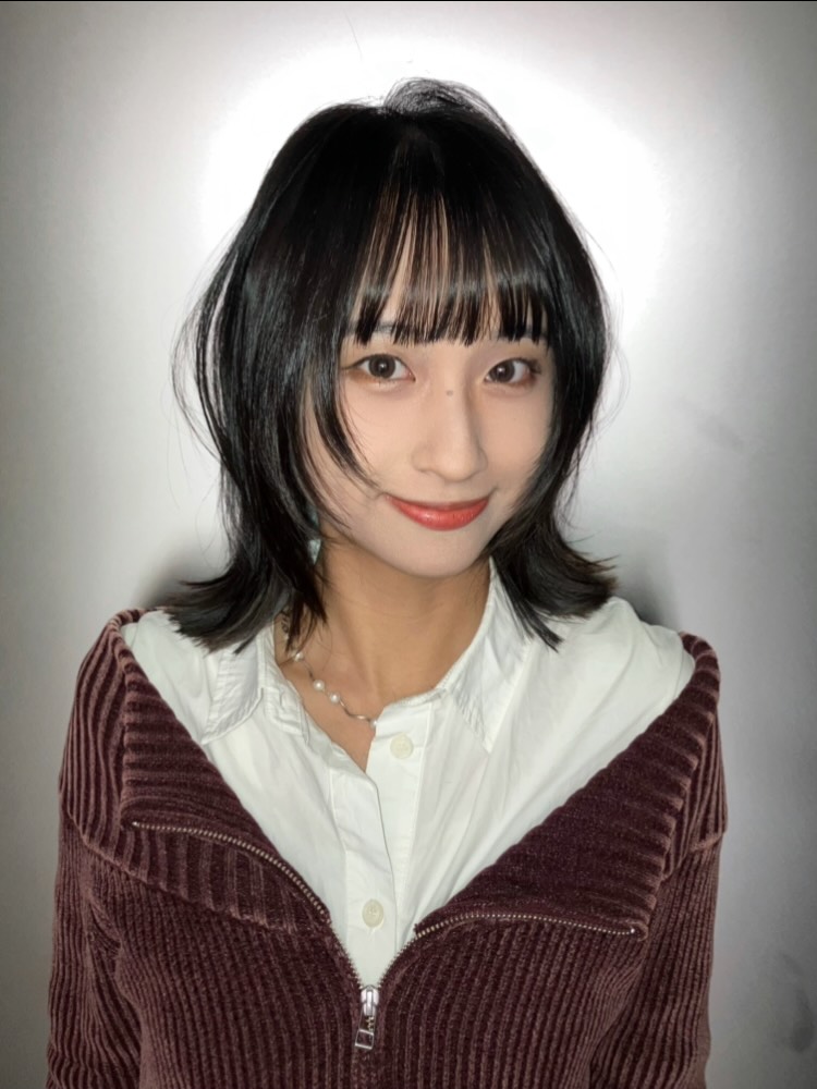 Feathered Winged Medium Cut with Micro-Bangs