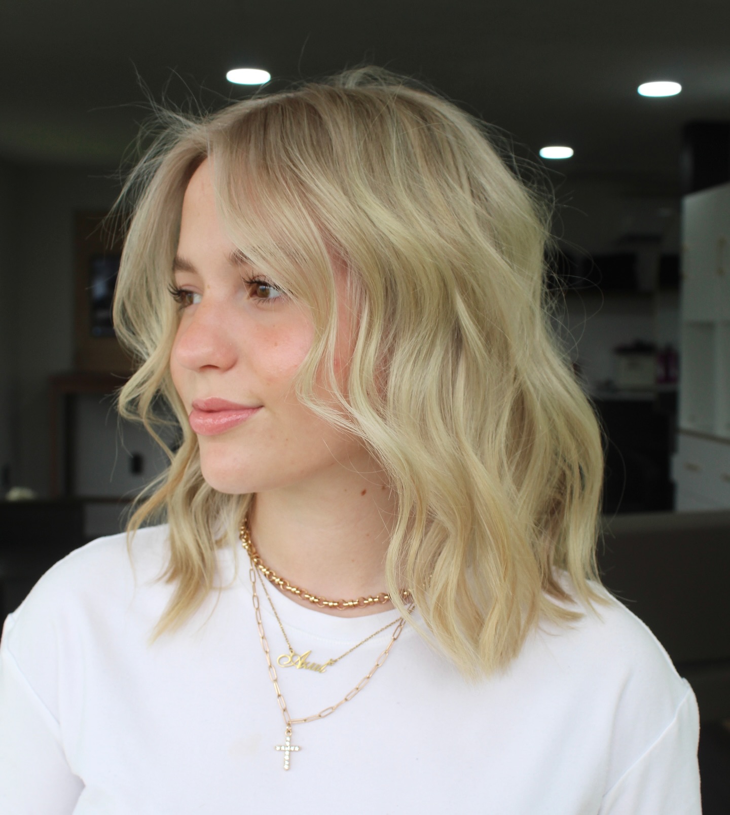 Ashy Blonde Shoulder-Grazing Lob with Curtain Fringe