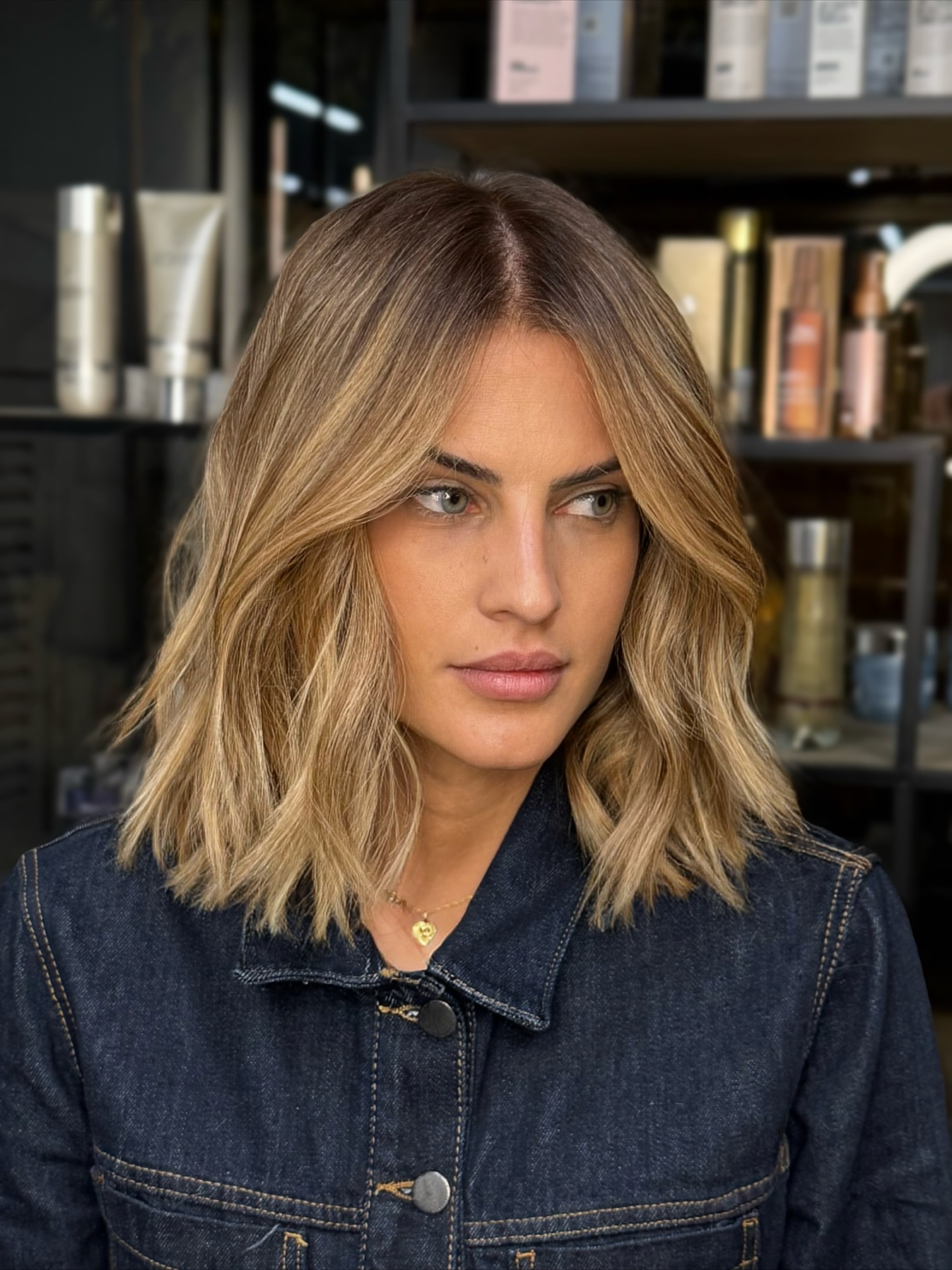 Brushed Blonde Collarbone Lob with Subtle Root Smudge and Curtain Layers