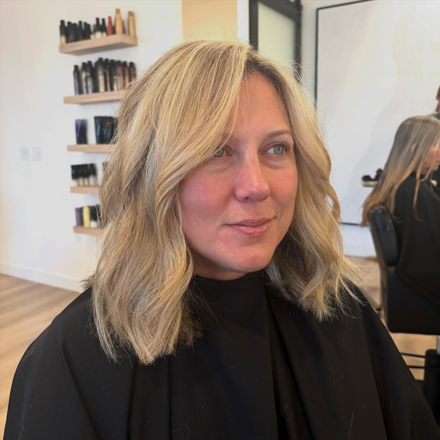 Brushed Blonde Shoulder-Grazing Lob with Subtle Face-Framing Bend