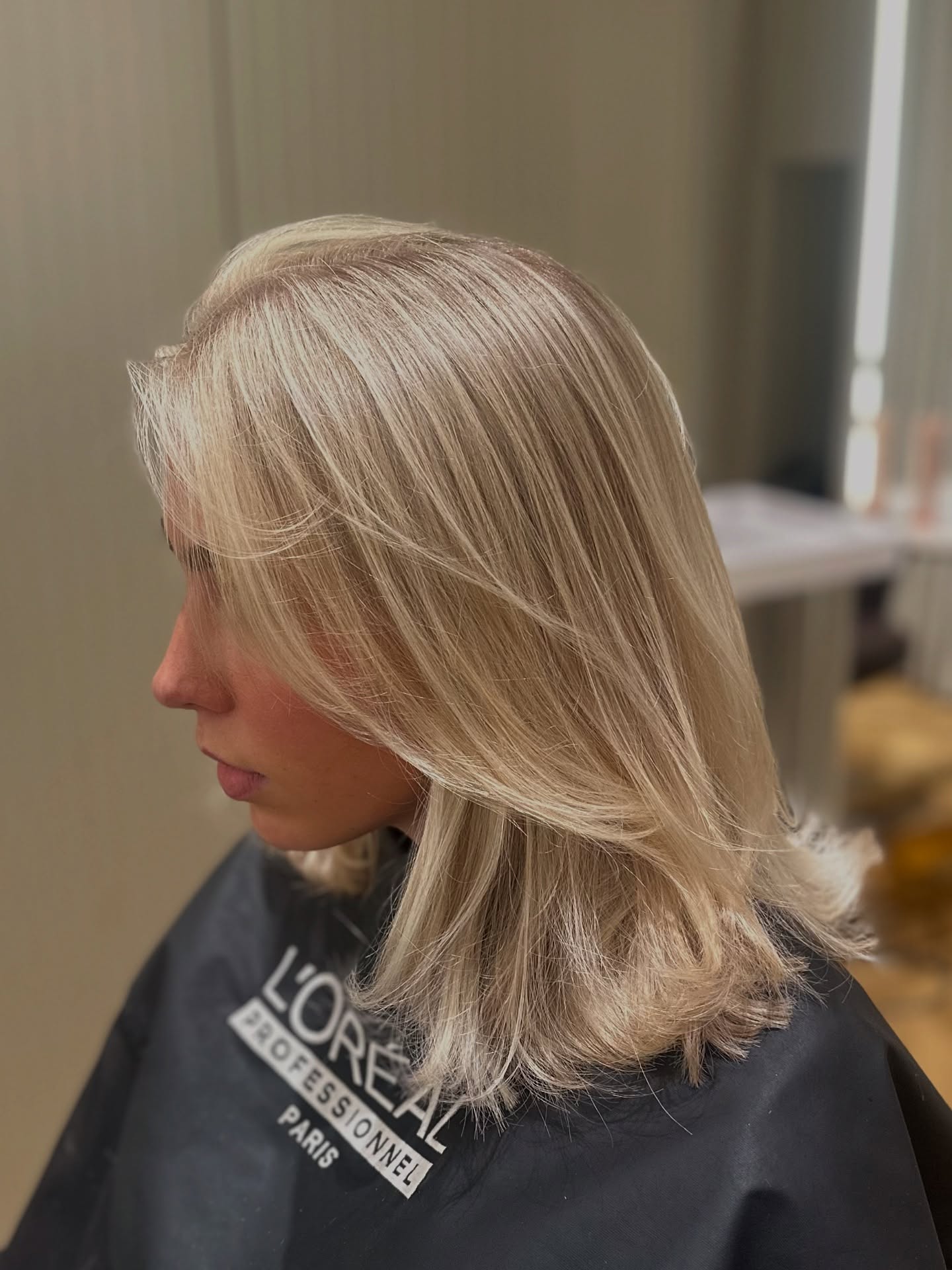 Brushed-Out Cool Blonde Shoulder-Grazing Long Bob