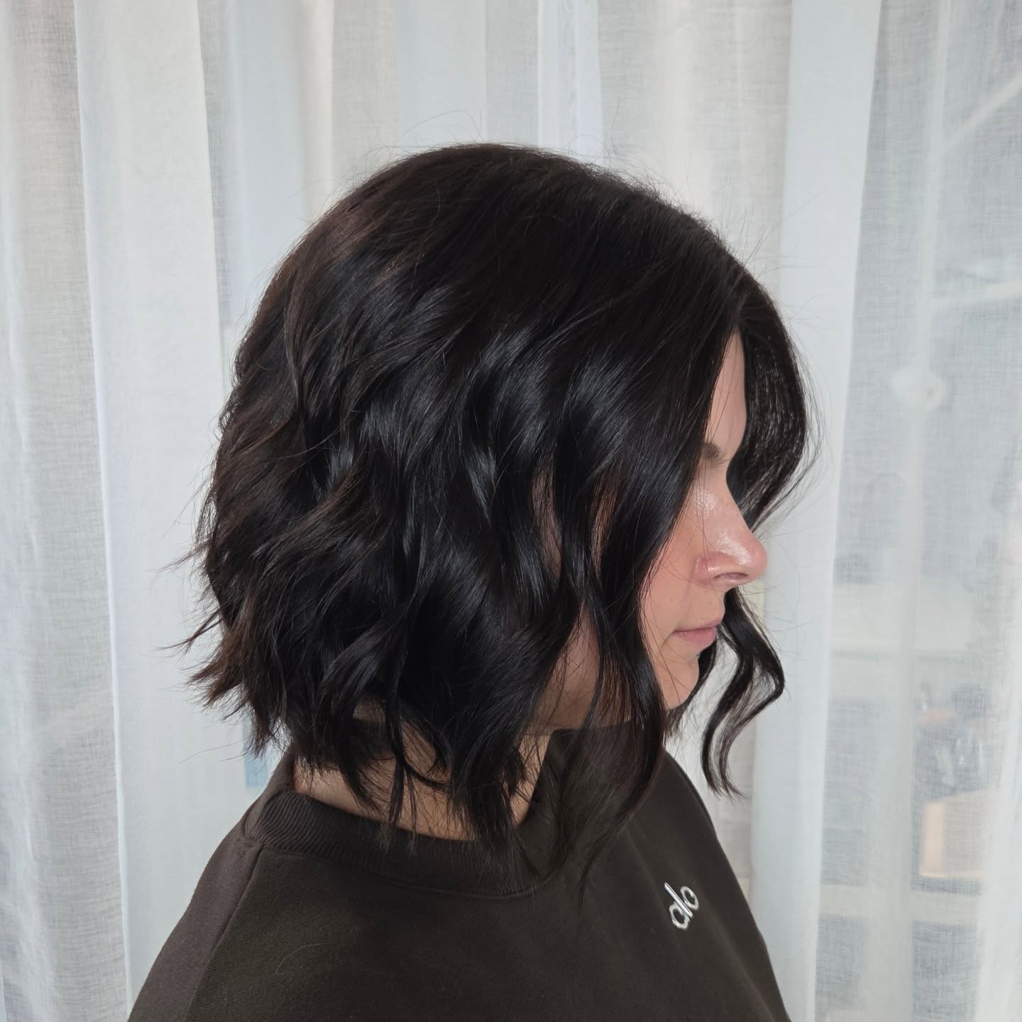 Chin-Length Textured Reverse-Gradation Bob with Soft Face-Framing Pieces
