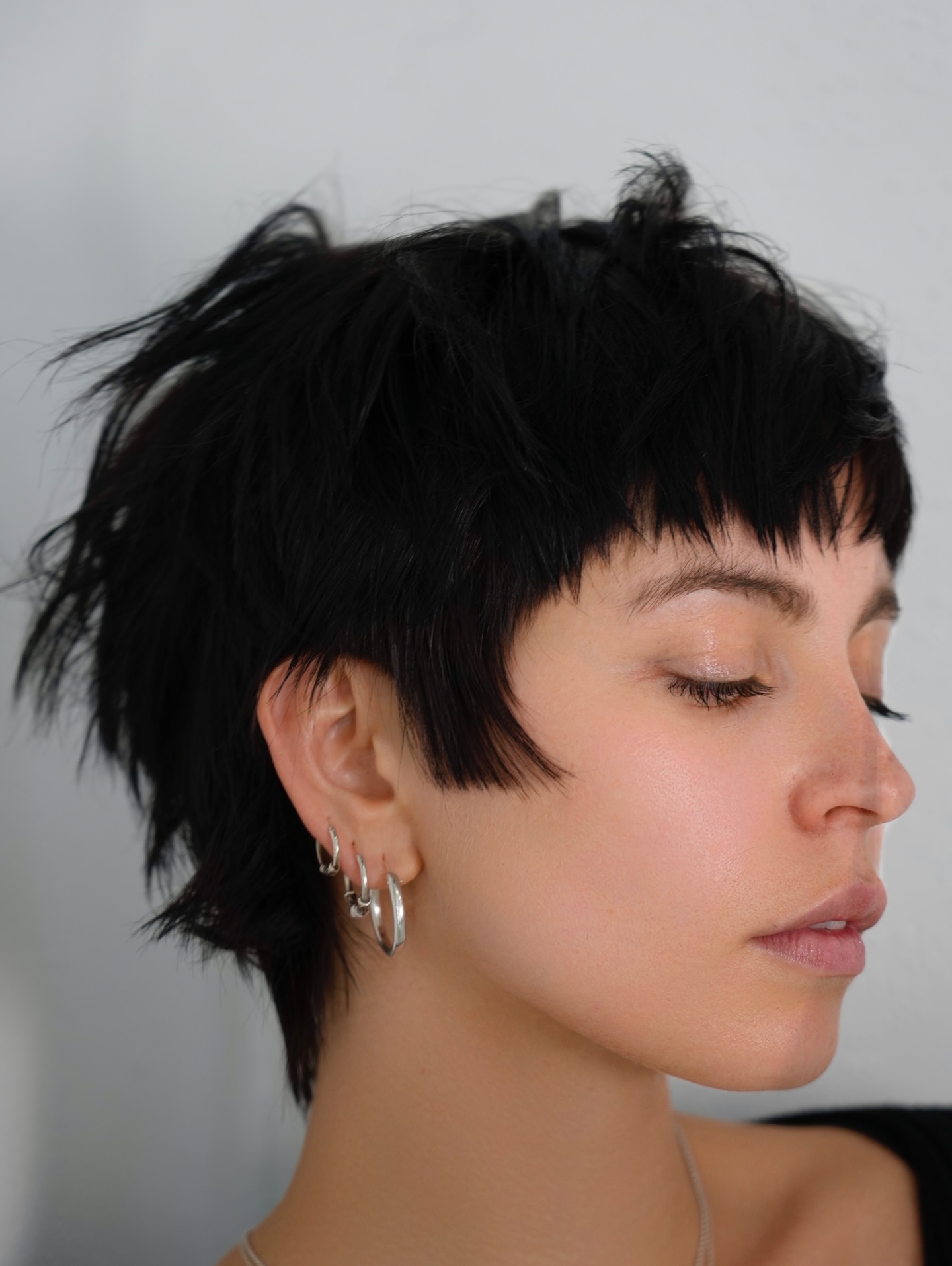Edgy Razor-Textured Pixie with Disconnected Micro-Fringe