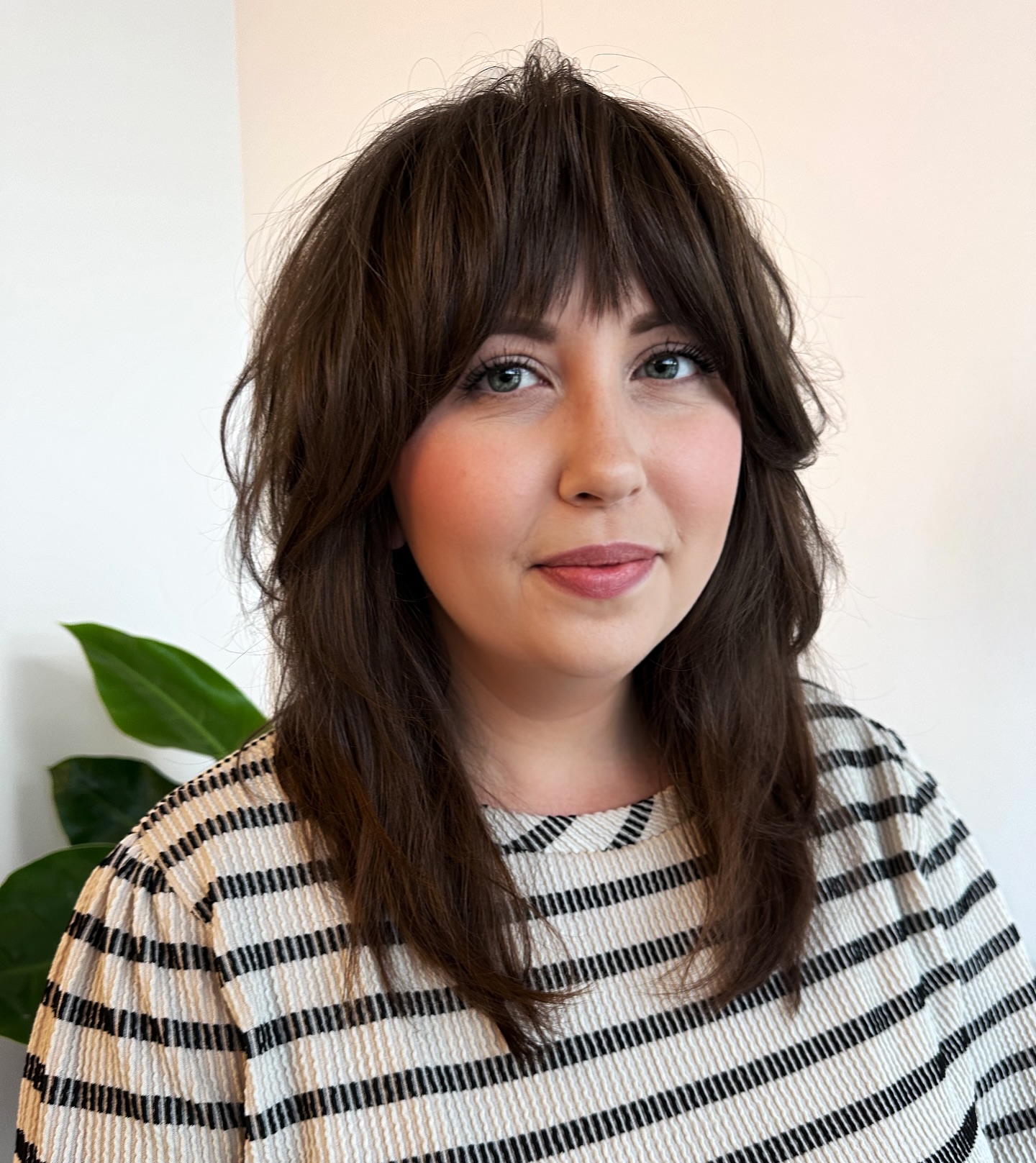 Effortless Textured Lob-Shag with Short Feathered Fringe