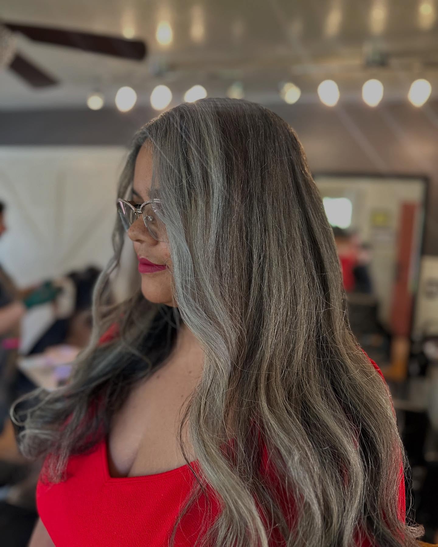 Long Silver-Blended Brunette Waves with Face-Framing Streak