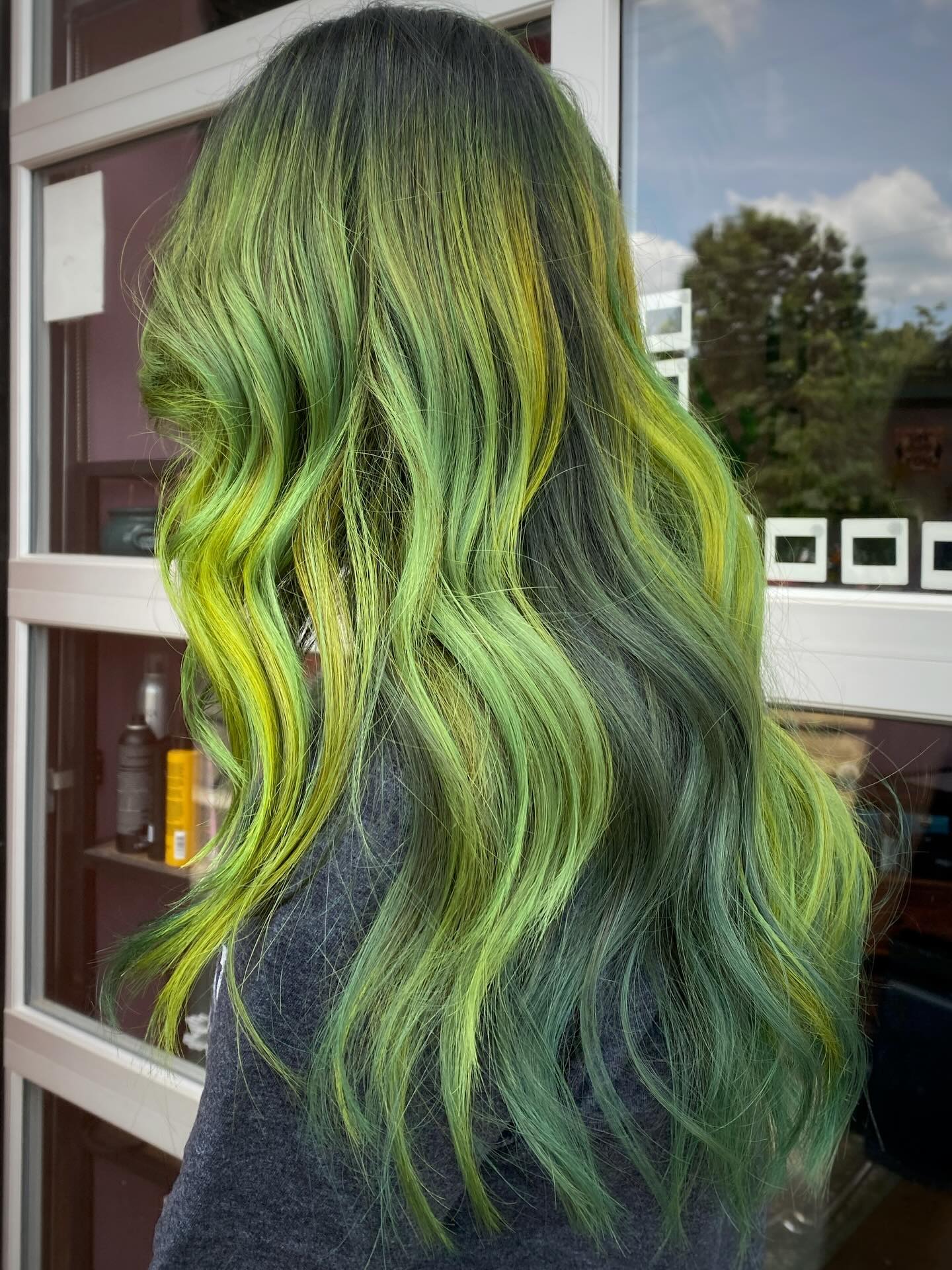 Moss-to-Lime Long Layered Waves with Micro-Paint Panels