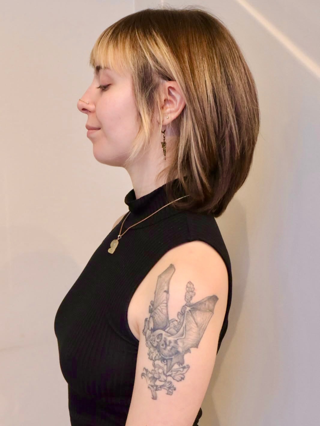 Shoulder-Grazing Stacked Bob with Blunt Micro Fringe and Face‑Framing Money Piece