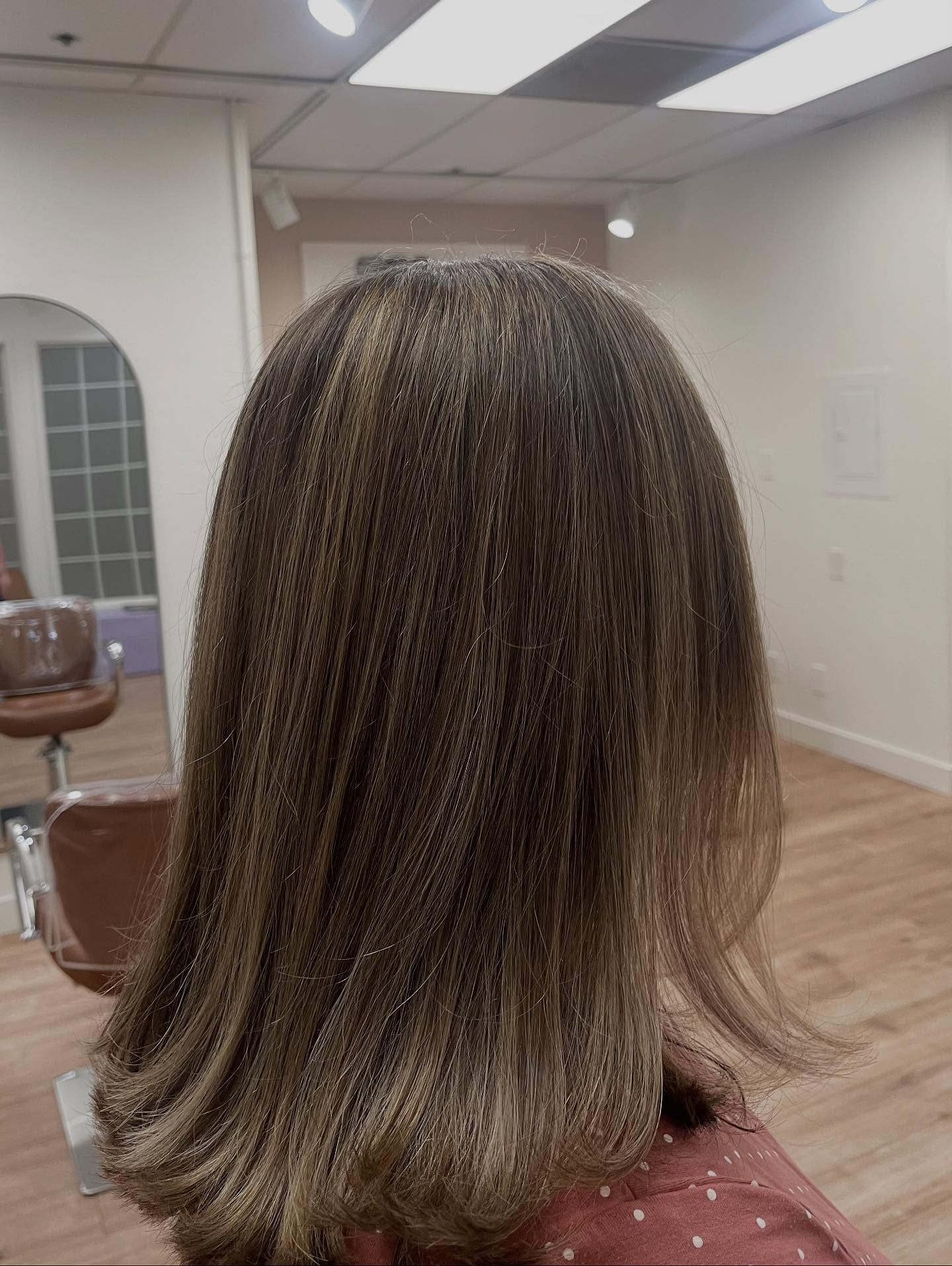 Shoulder-Length Smooth Lob with Subtle Silver-Thread Root Blend