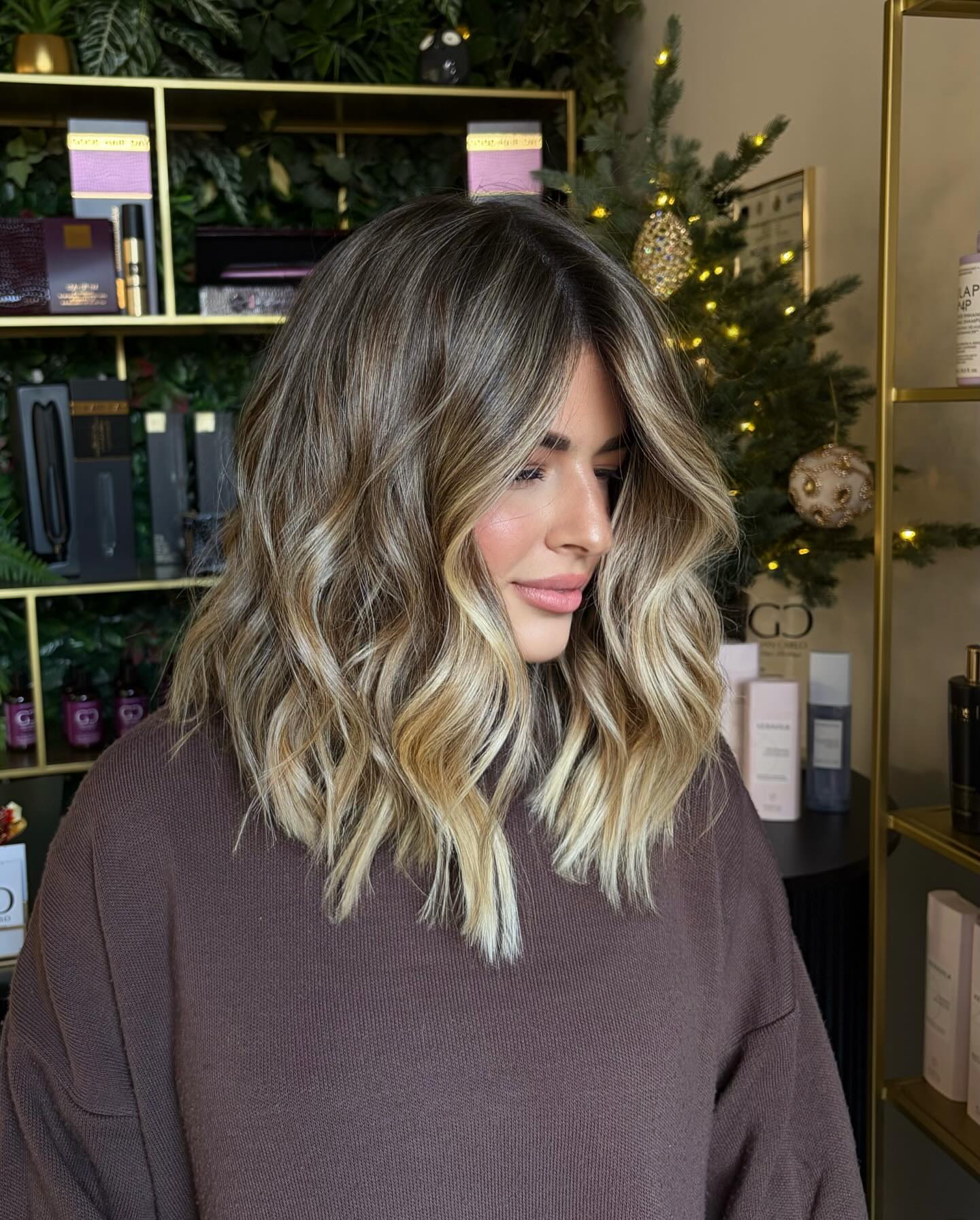 Shoulder-Length Textured Balayage Lob with Money Pieces