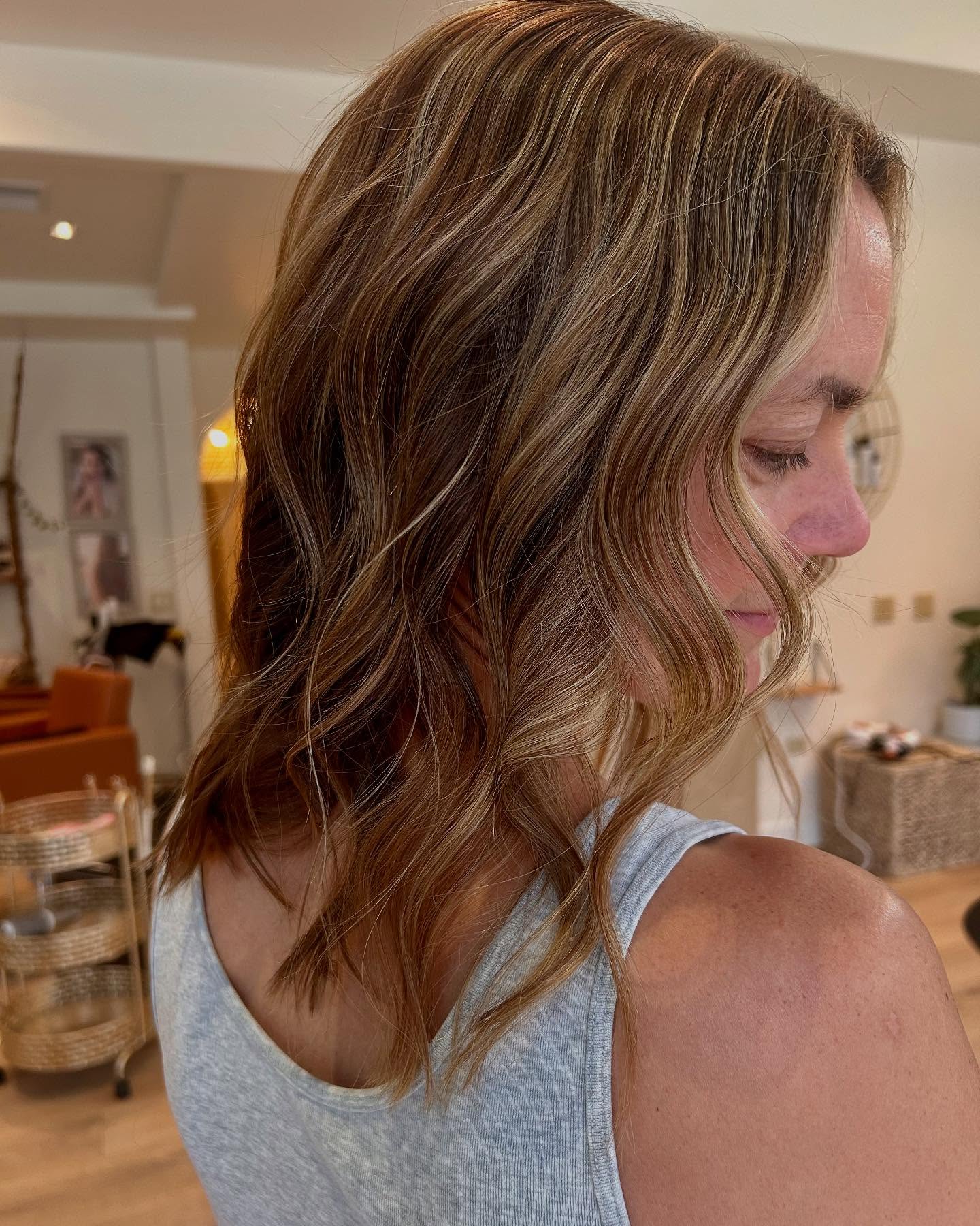 Shoulder-Length Textured Brunette Lob with Face-Framing Cool Babylights