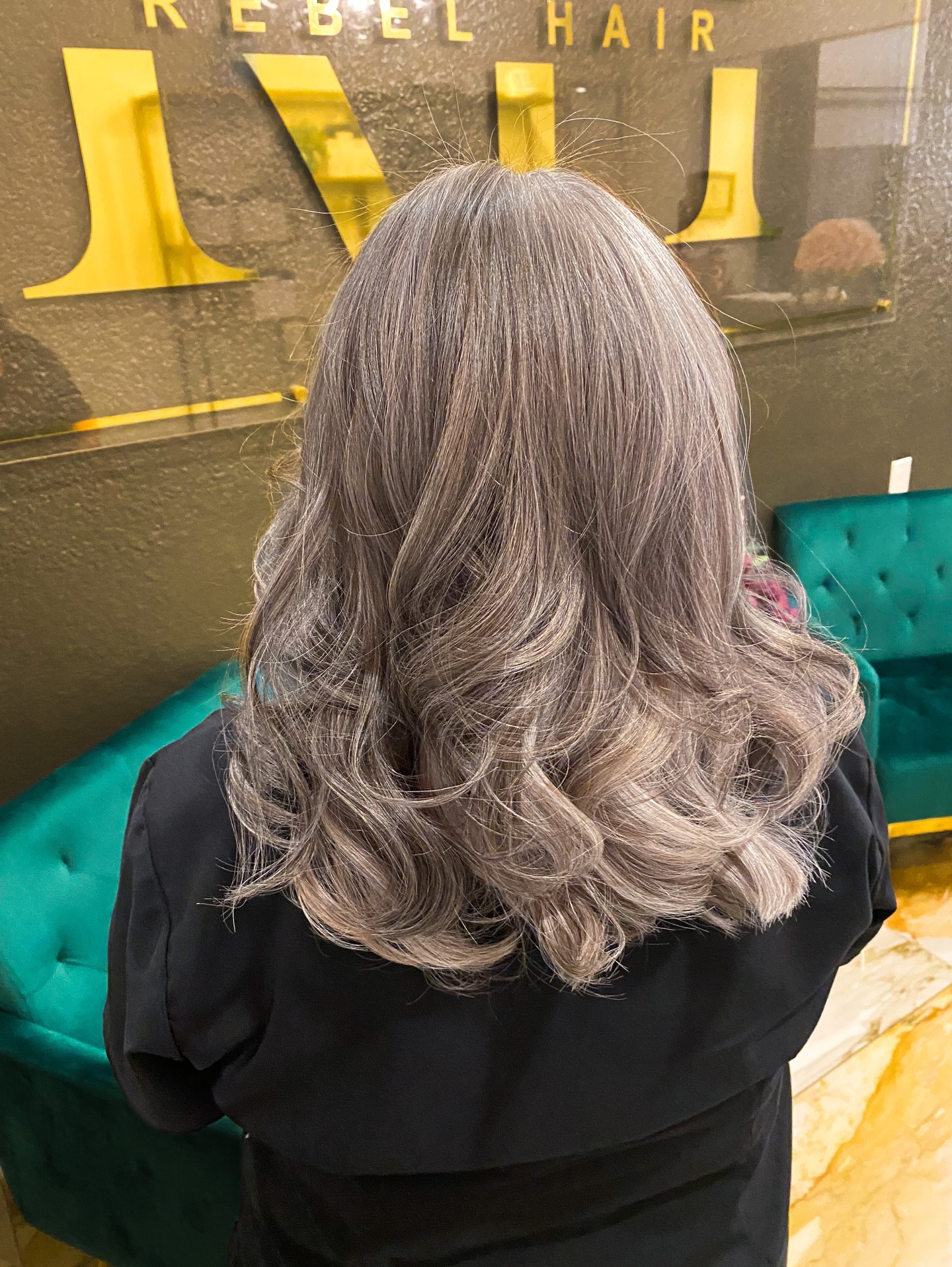 Silver-Rooted Bronde with Soft Layered Mid-Length