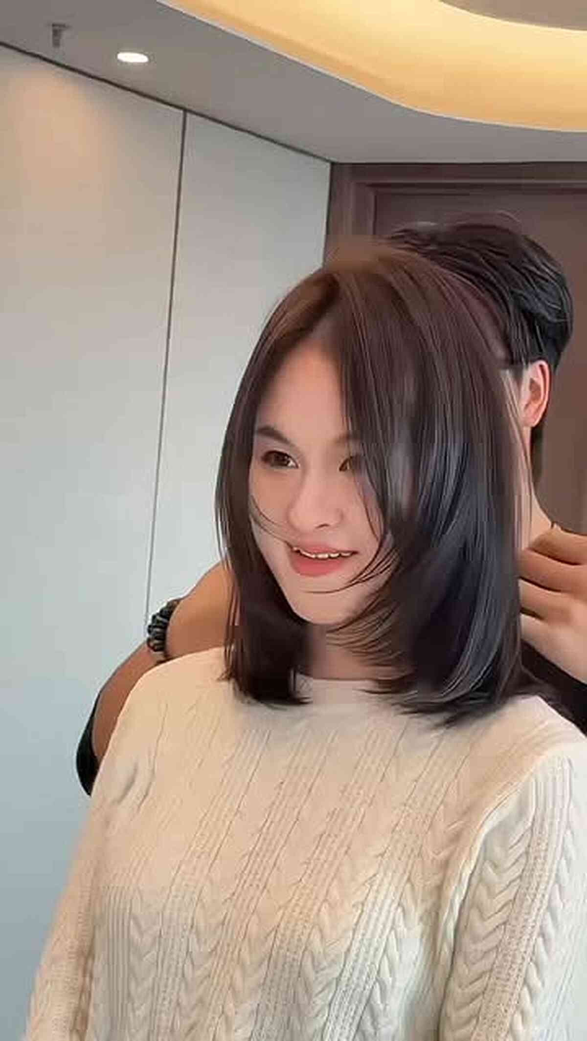 Sleek Espresso Collarbone Layered Bob