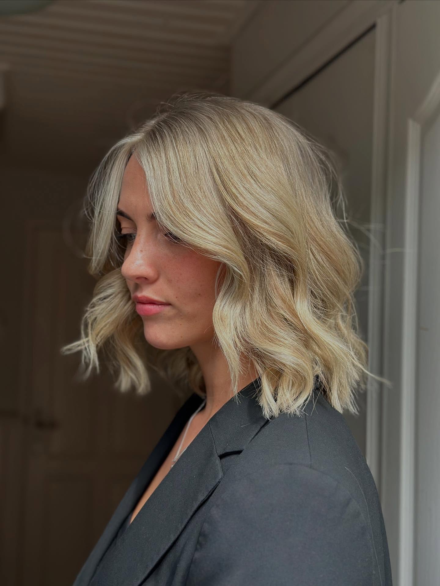 Soft Blended Ash Blonde Lob with Face‑Framing Curtain Layers