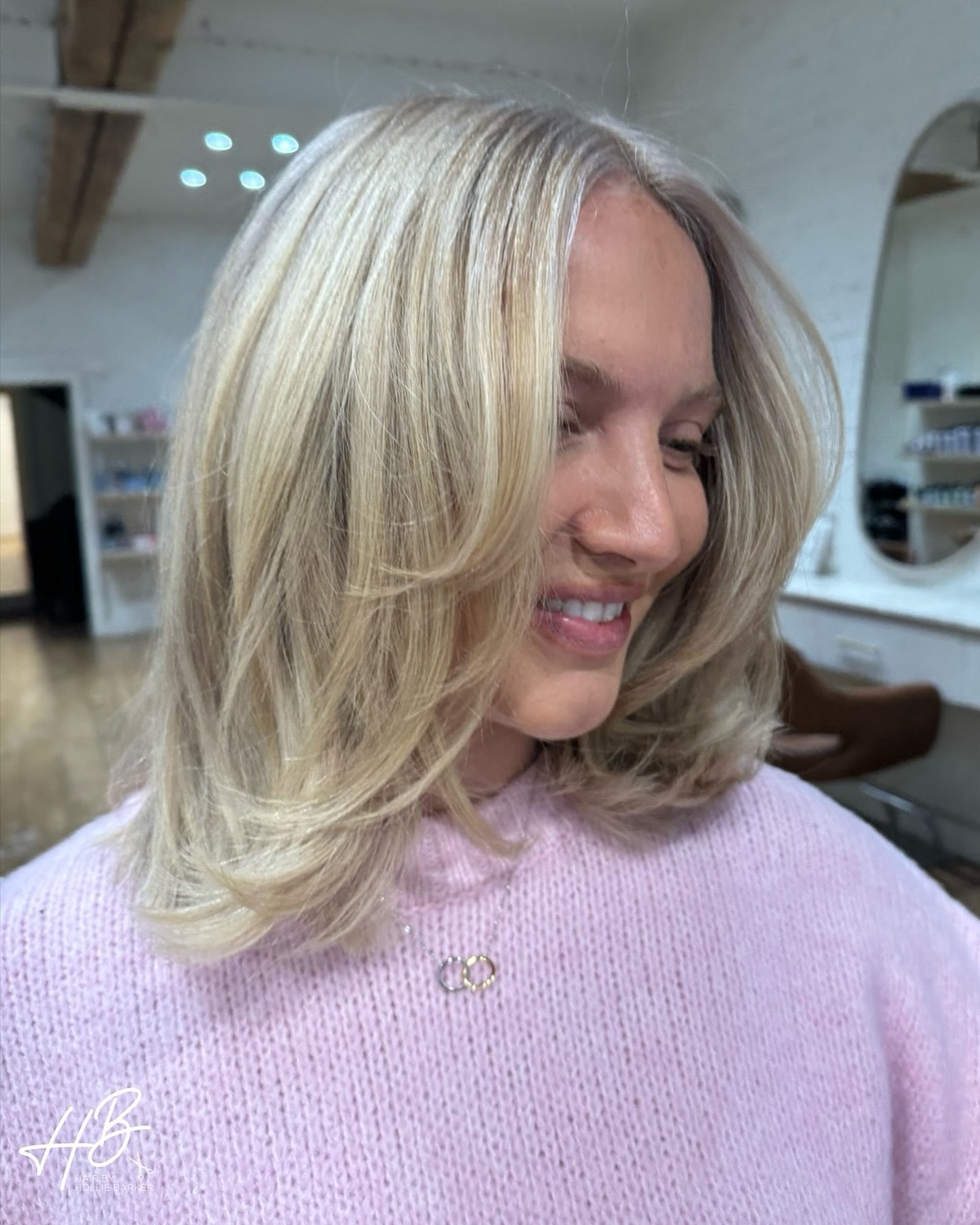 Soft Flipped Shoulder-Length Blonde Lob with Face-Framing Curtain