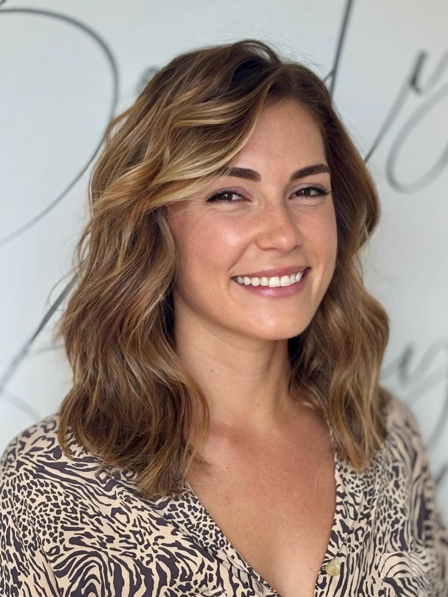 Textured Shoulder-Length Lob with Natural Sun-Kissed Babylights