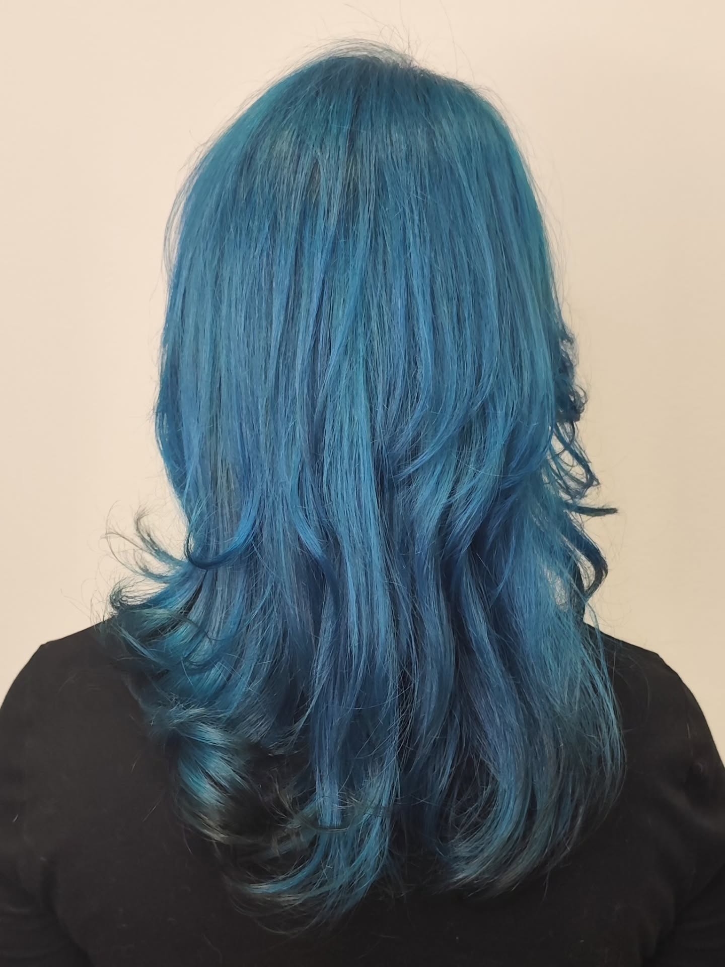 Vibrant Layered Teal Blue Cut with Flipped Ends