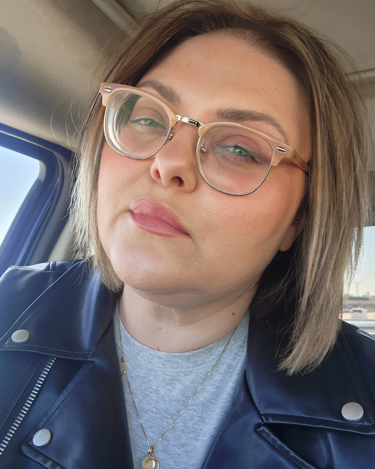 Chin-Length Angled Bob with Subtle Face-Framing Babylights