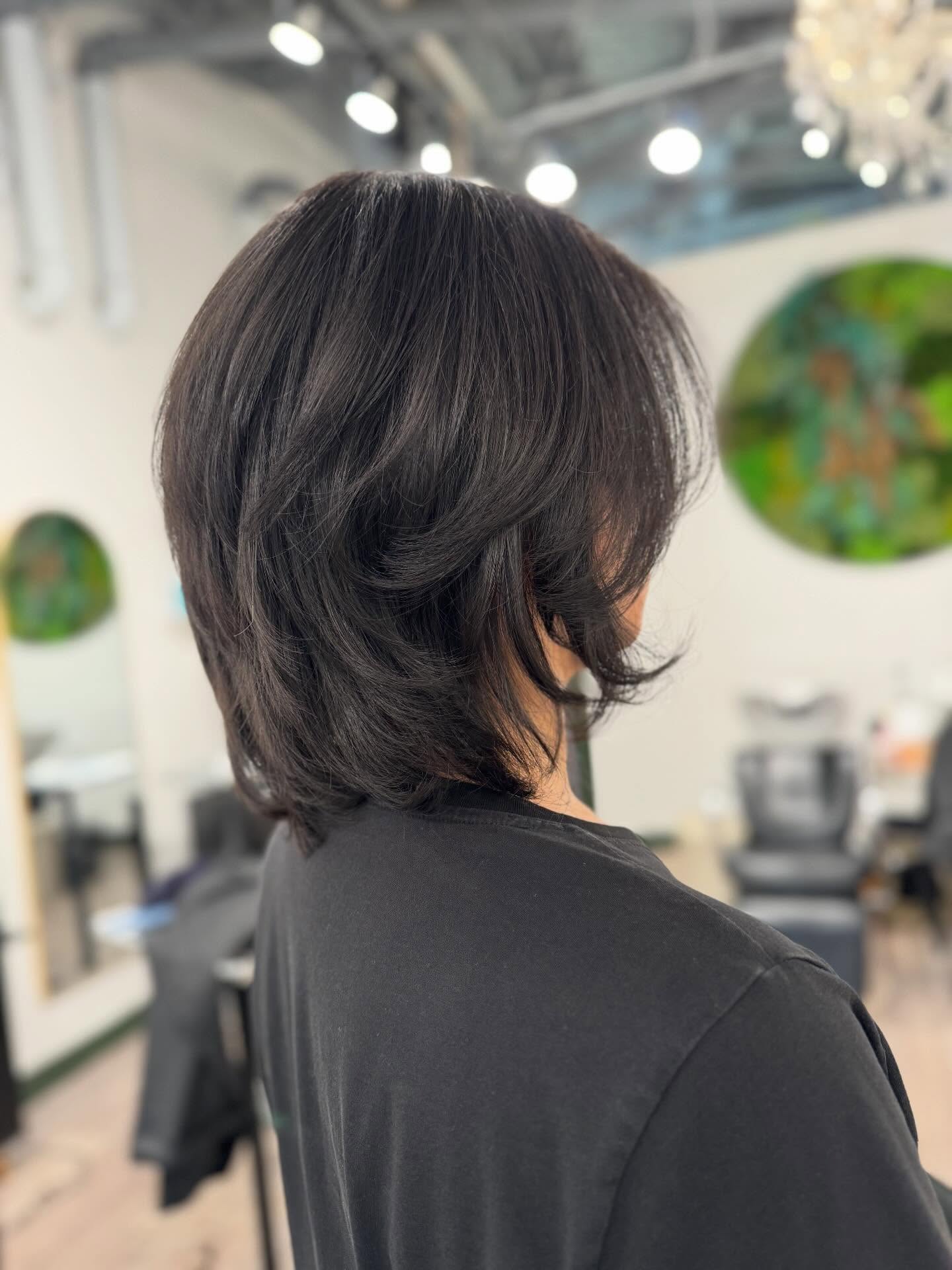 Mid-Length Feathered Layers with Soft Flicked Ends
