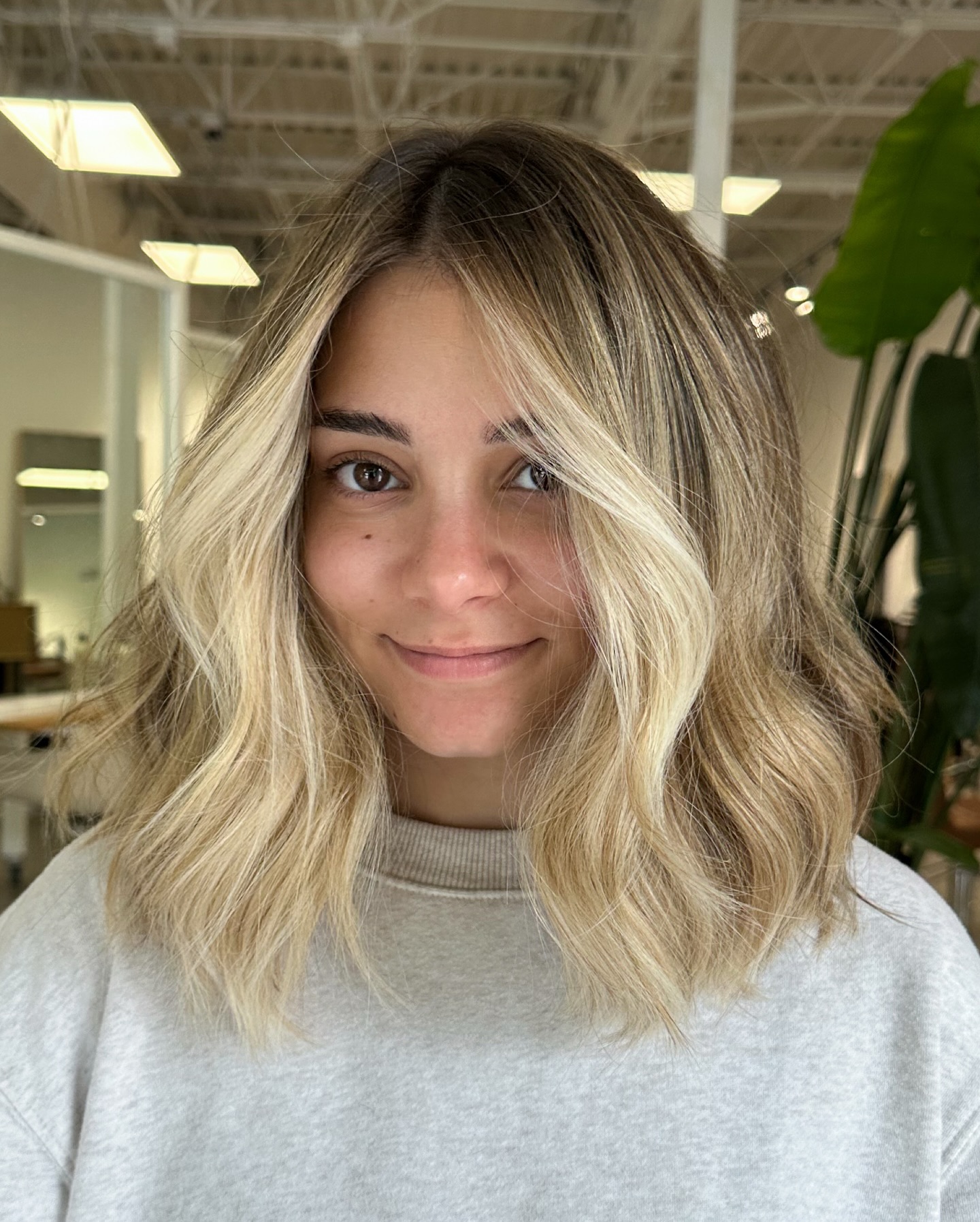 Rooted Blonde Shoulder-Length Lob with Face-Framing Slices