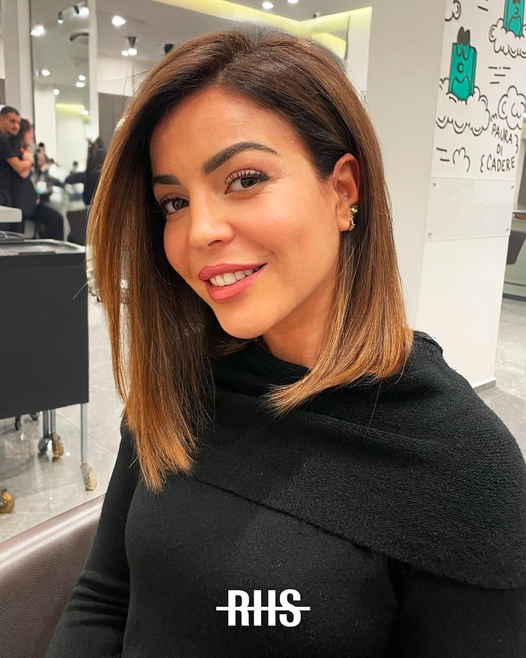 Angled Shoulder-Grazing Lob with Warm Caramel Balayage