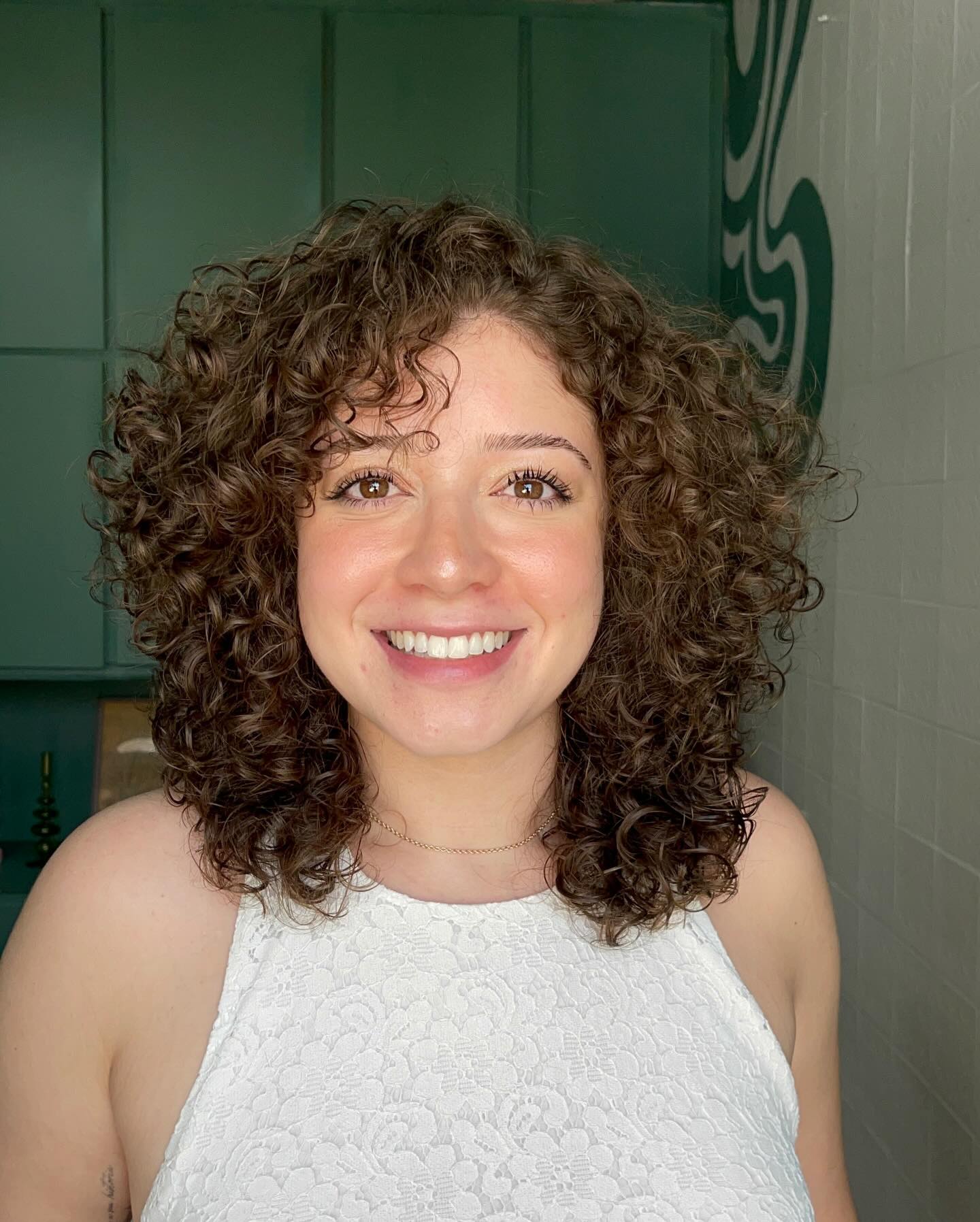 Voluminous Curly Shoulder-Length Cut with Face-Framing Short Layers