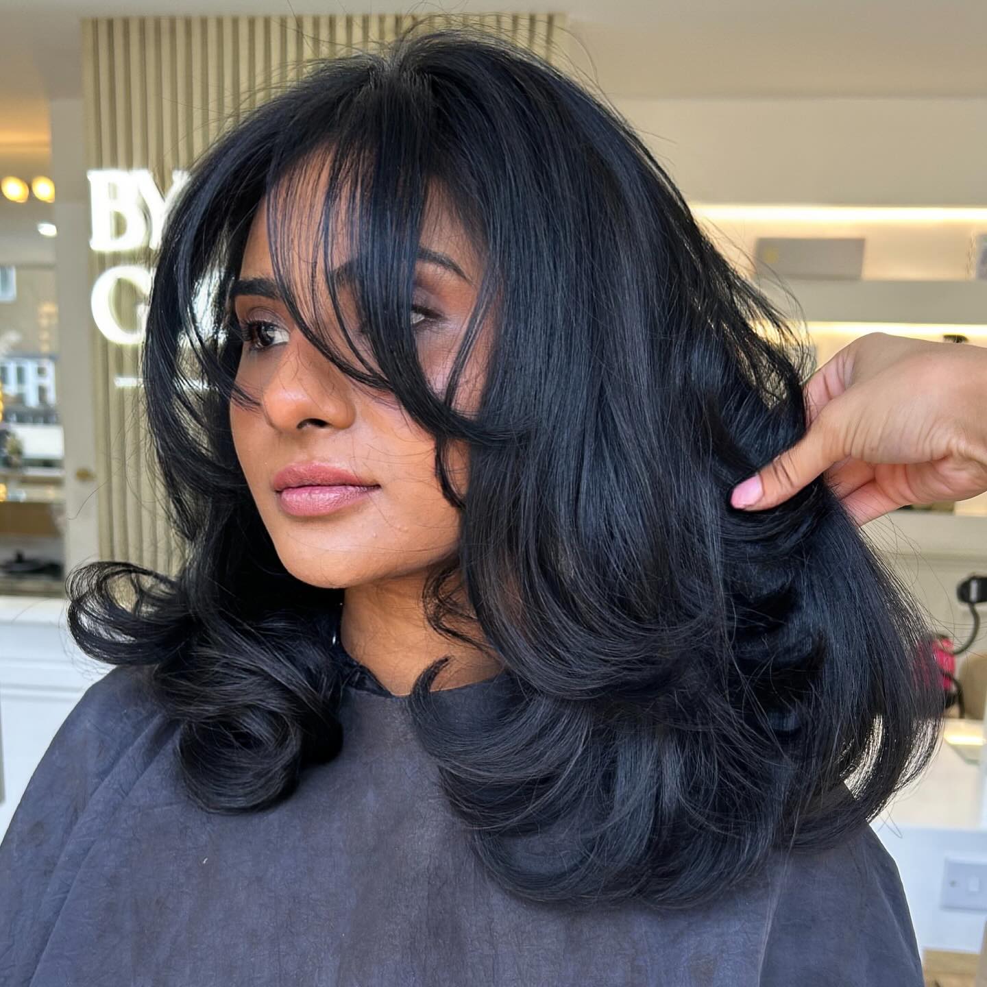 Voluminous Shoulder-Grazing Blowout with Wispy Curtain Fringe