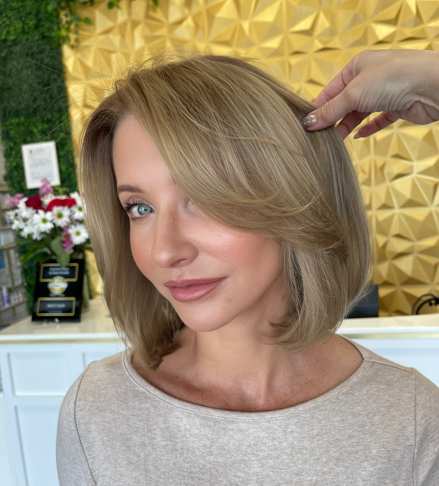Beige-Blonde Rounded Lob with Face-Framing Interior Graduation