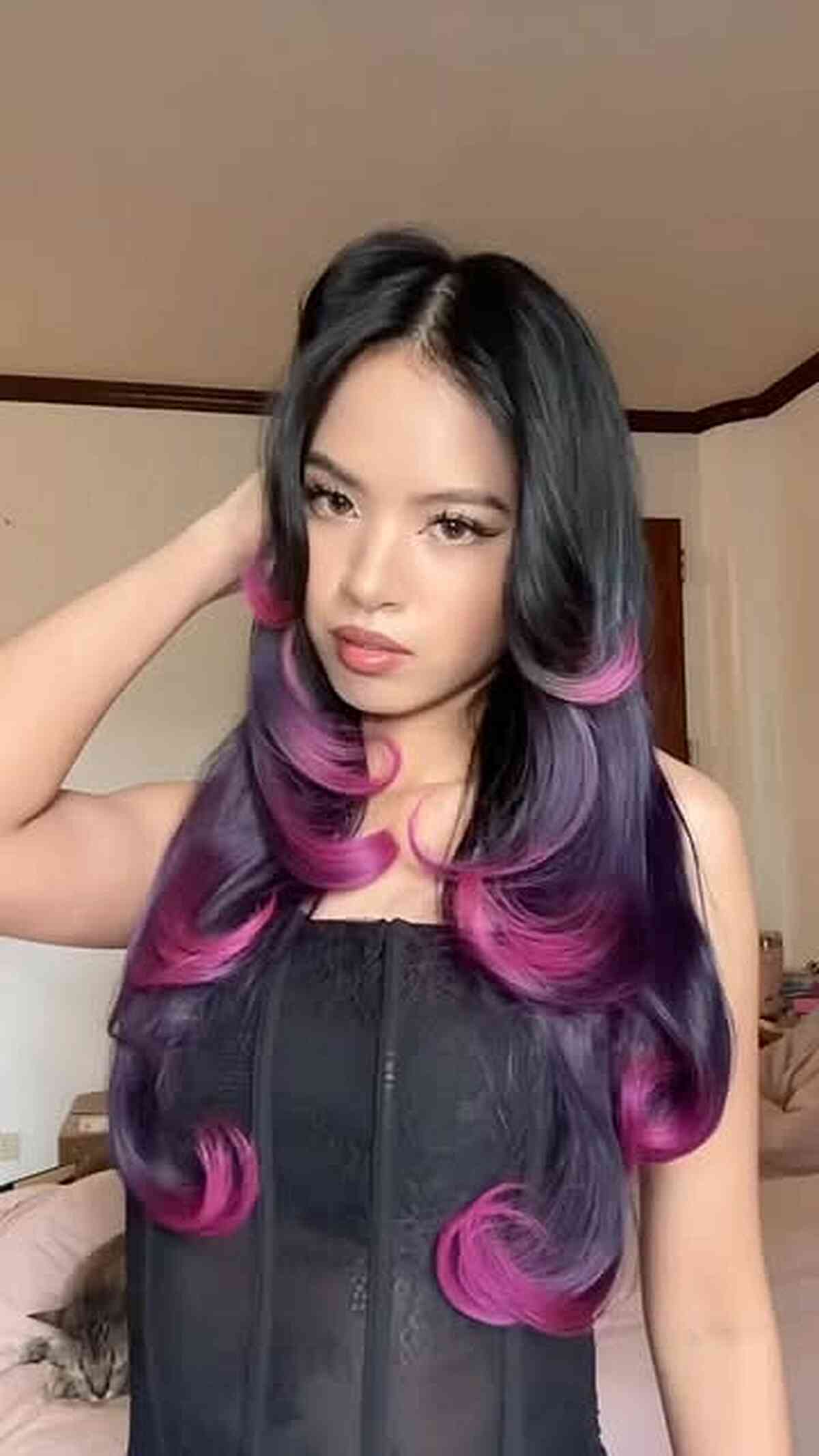 Dynamic Black to Magenta Ribbon Layers