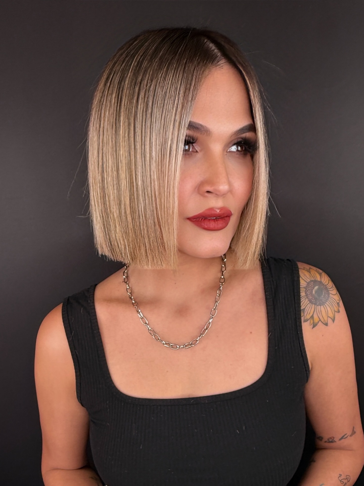 Collarbone-Skimming Blunt Bob with Root Shadow and Precise Face-Framing
