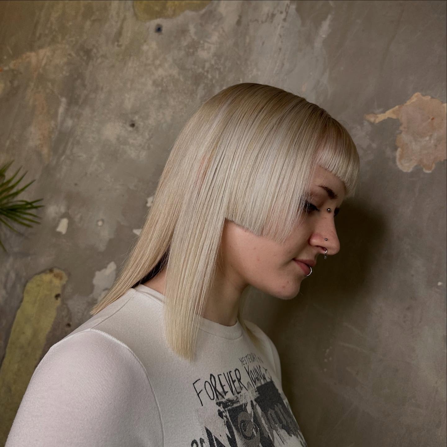 Geometric Mid-Lob with Micro Chevron Fringe and Disconnected Underpanel