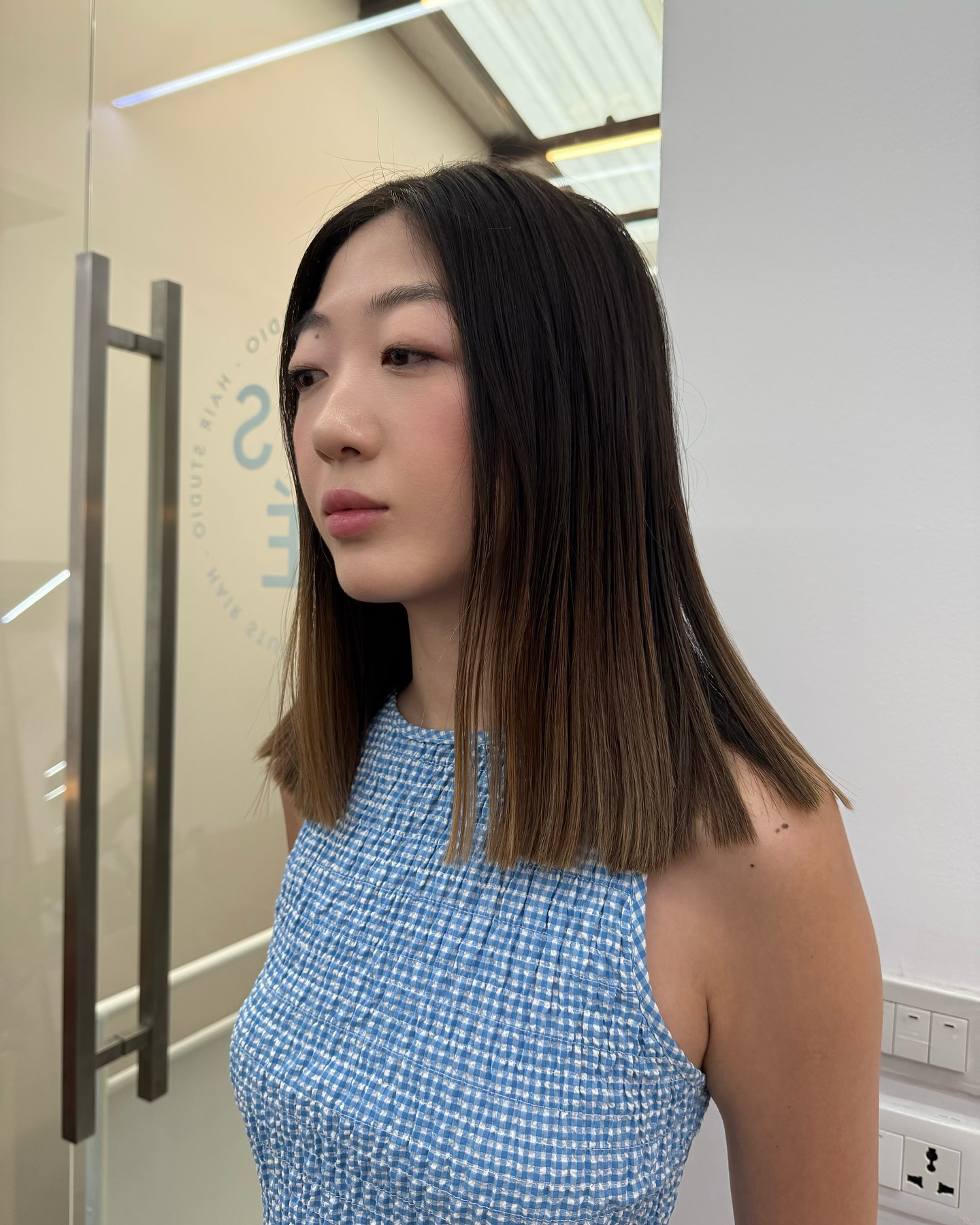 Polished Shoulder-Length Blunt Lob with Subtle Root Melt and Face-Framing