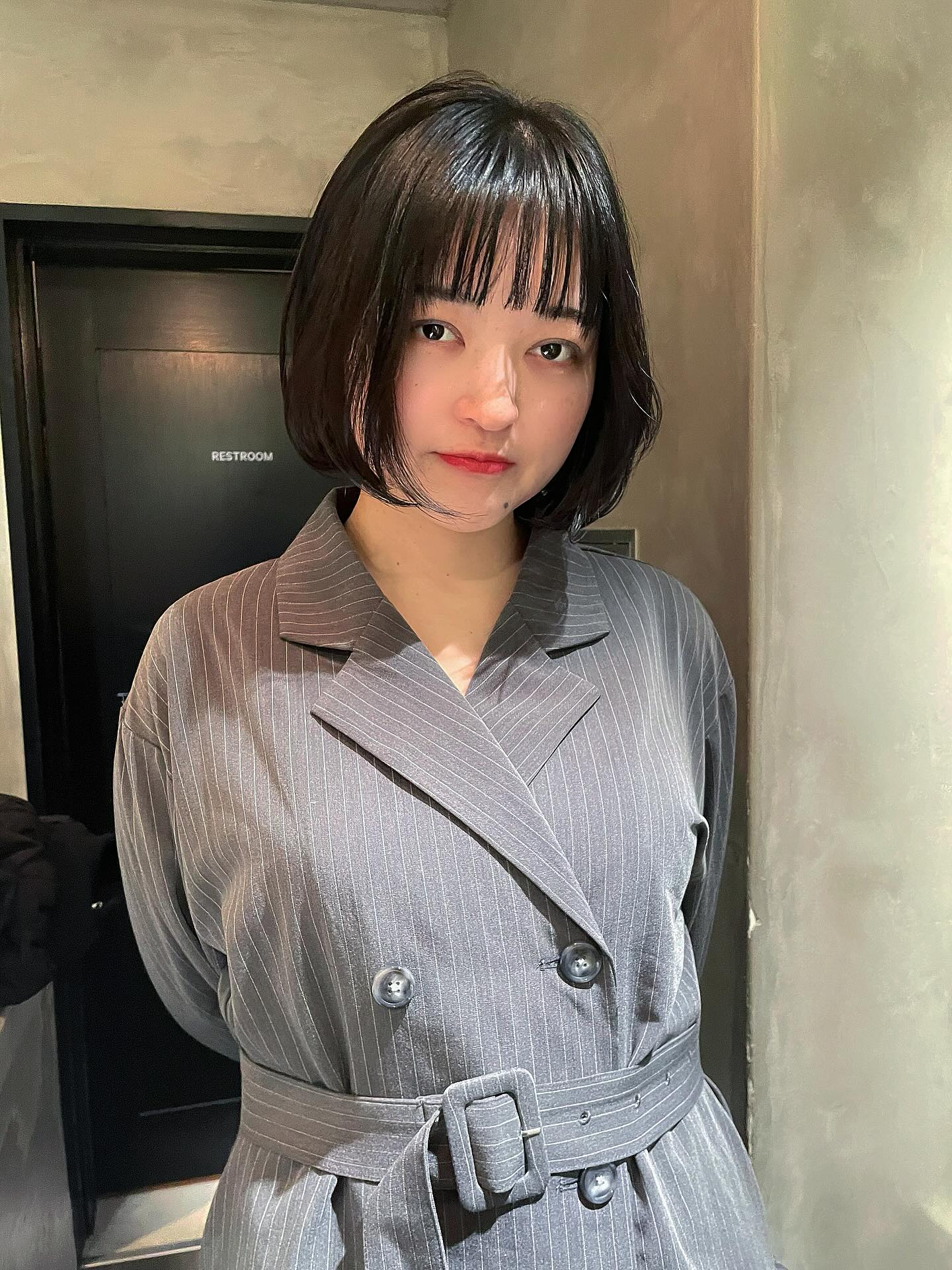 Rounded Chin-Grazing Bob with Micro-Sliced Vertical Bangs and Soft Face Frames